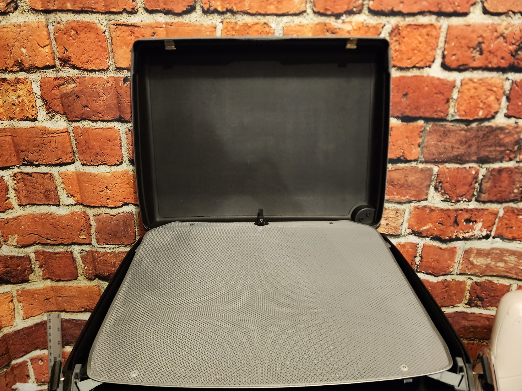 Black Samsonite hard-shell wheeled suitcase - image 4 of 11