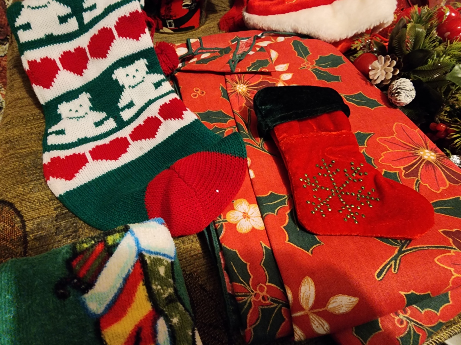 Christmas decor and holiday gift boxes - image 5 of 11