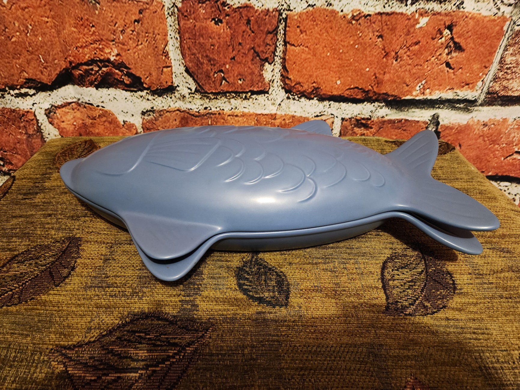 Blue fish-shaped bakeware set - image 1 of 7
