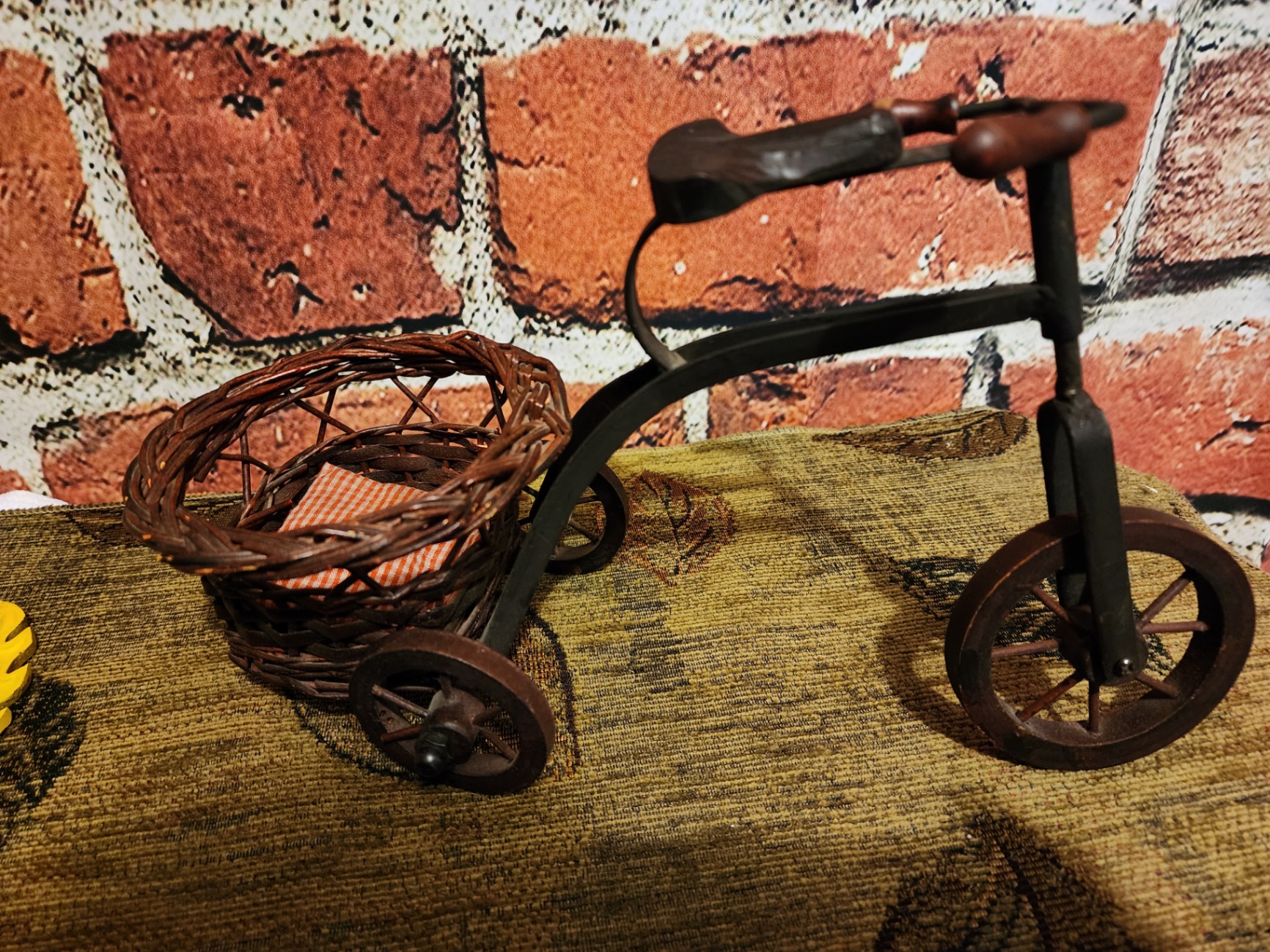 Vintage toy and novelty item collection - image 8 of 11