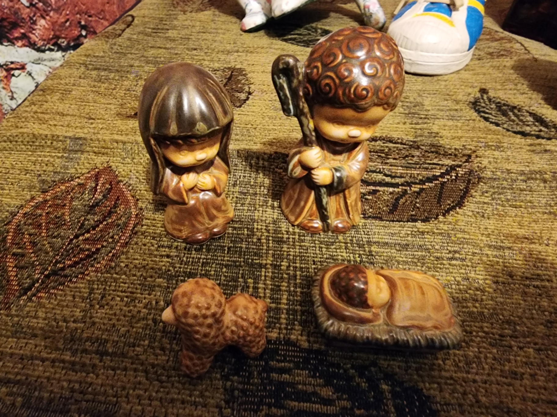 Assorted decorative figurines and small toys - image 10 of 15