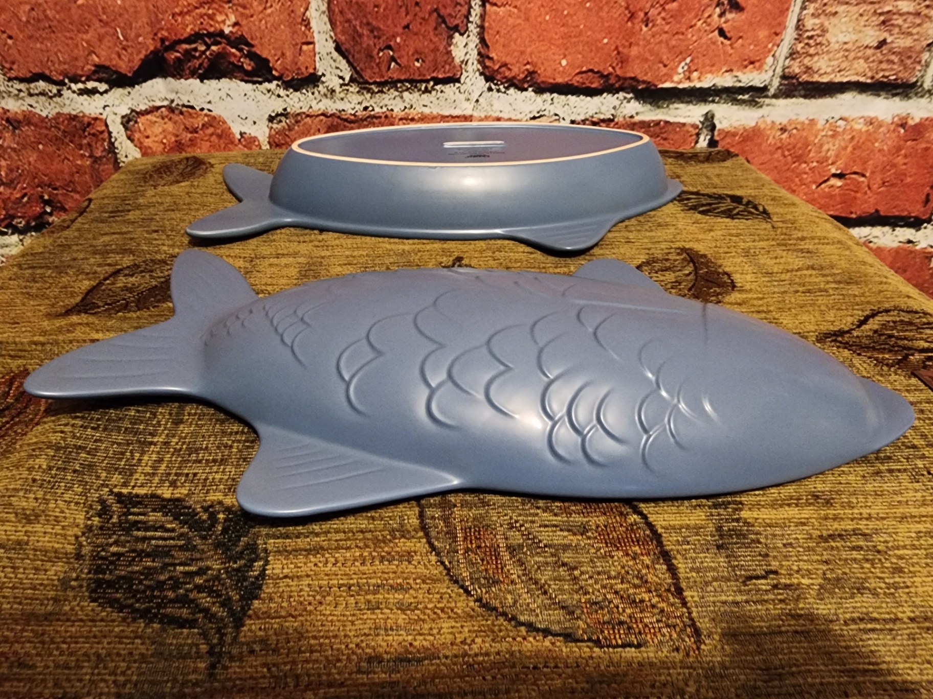 Blue fish-shaped bakeware set - image 6 of 7