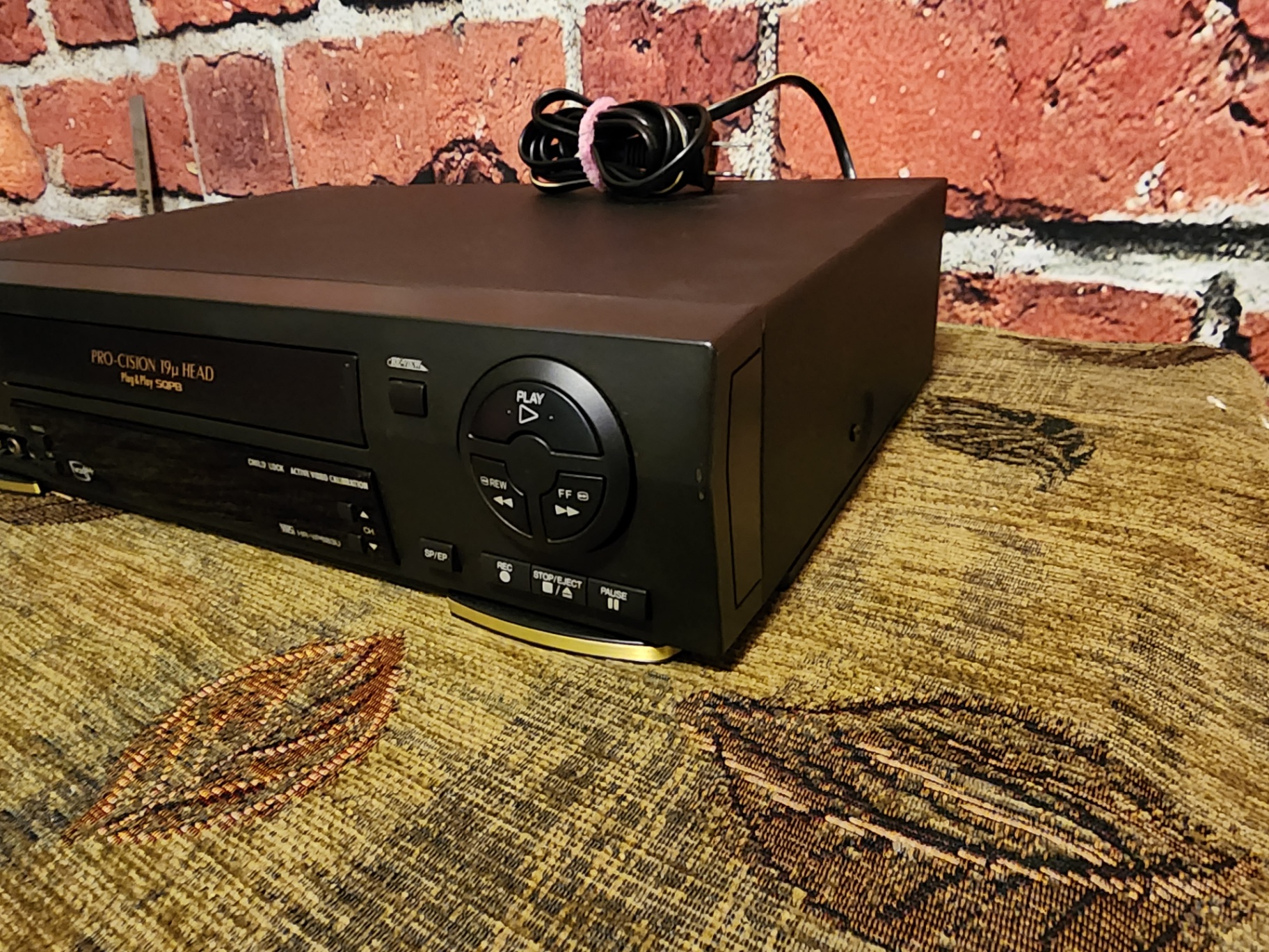 JVC Video Cassette Recorder HR-VP683U - image 5 of 10