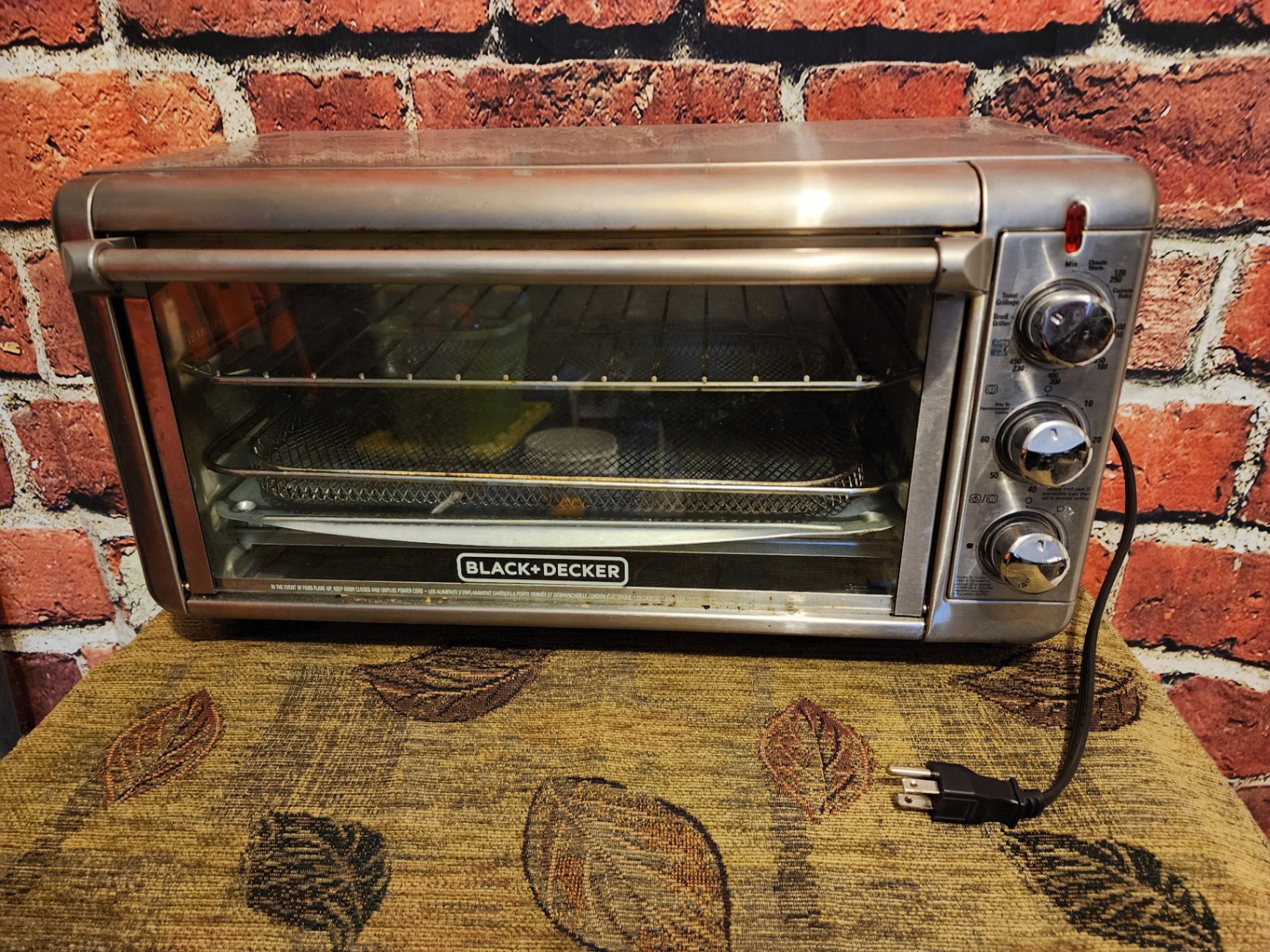 Black+Decker countertop toaster oven - image 1 of 10