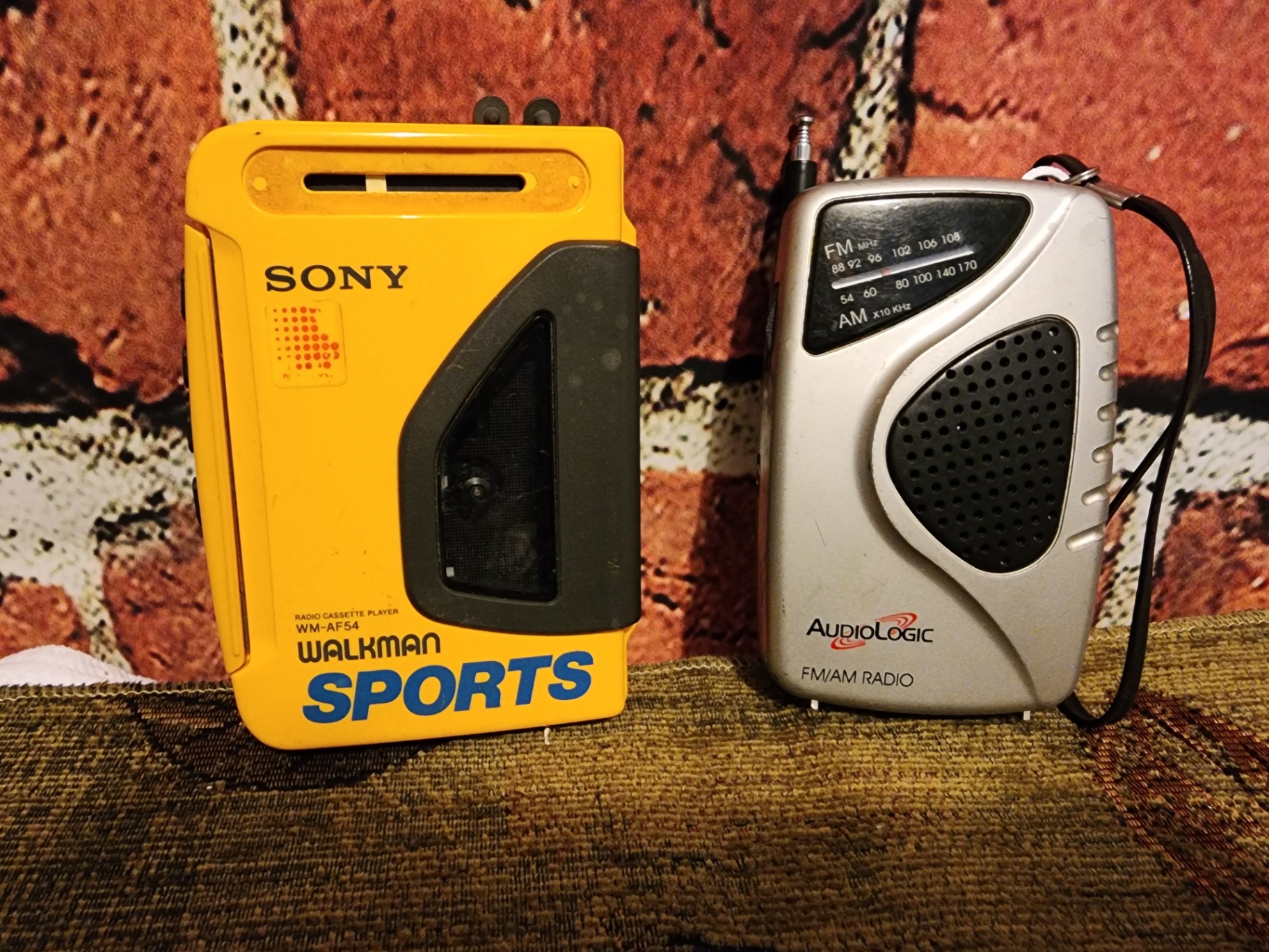Set of vintage portable electronics and accessories - image 1 of 10