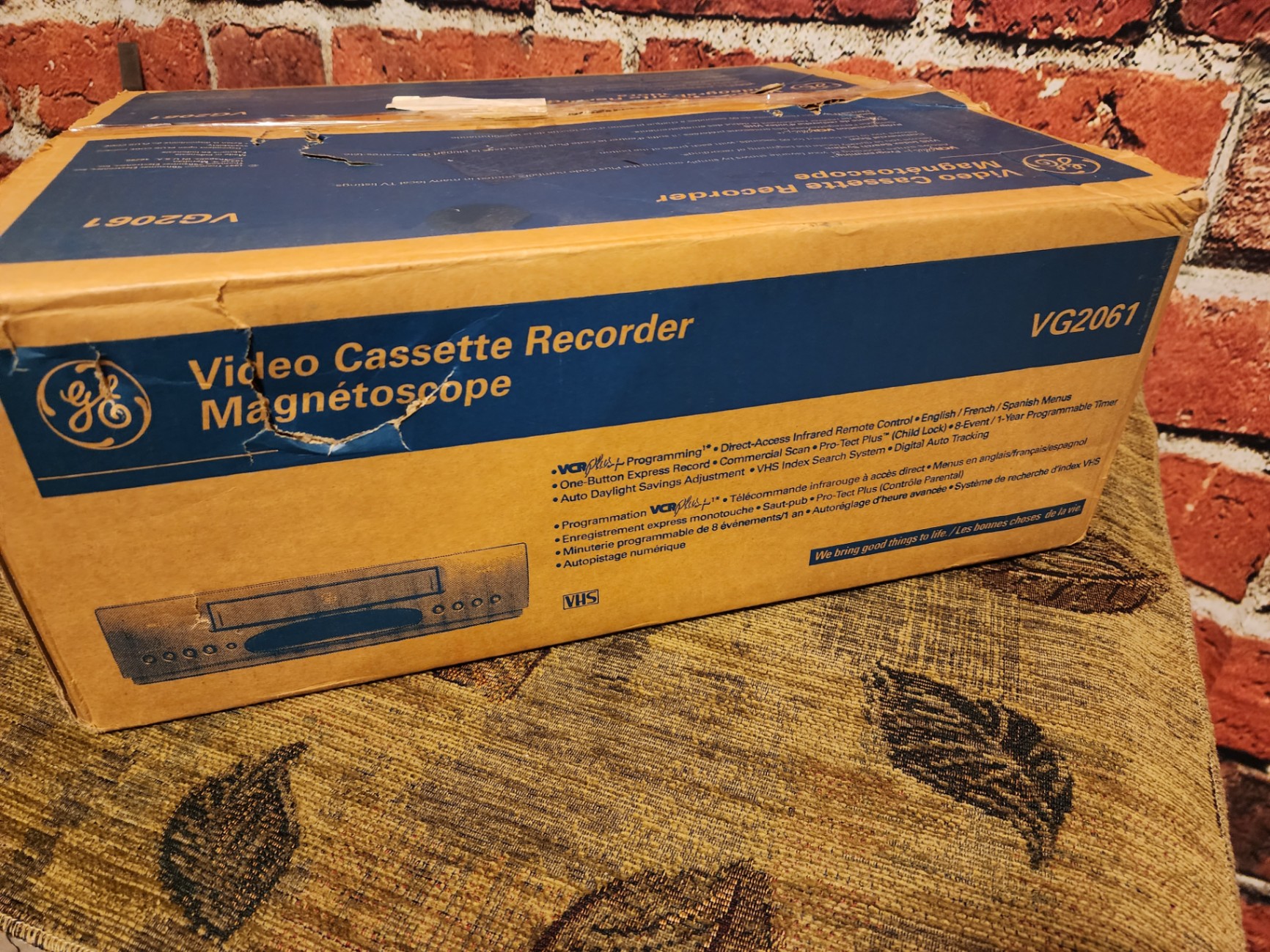 GE VG2061 VCR with remote and manual - image 12 of 15