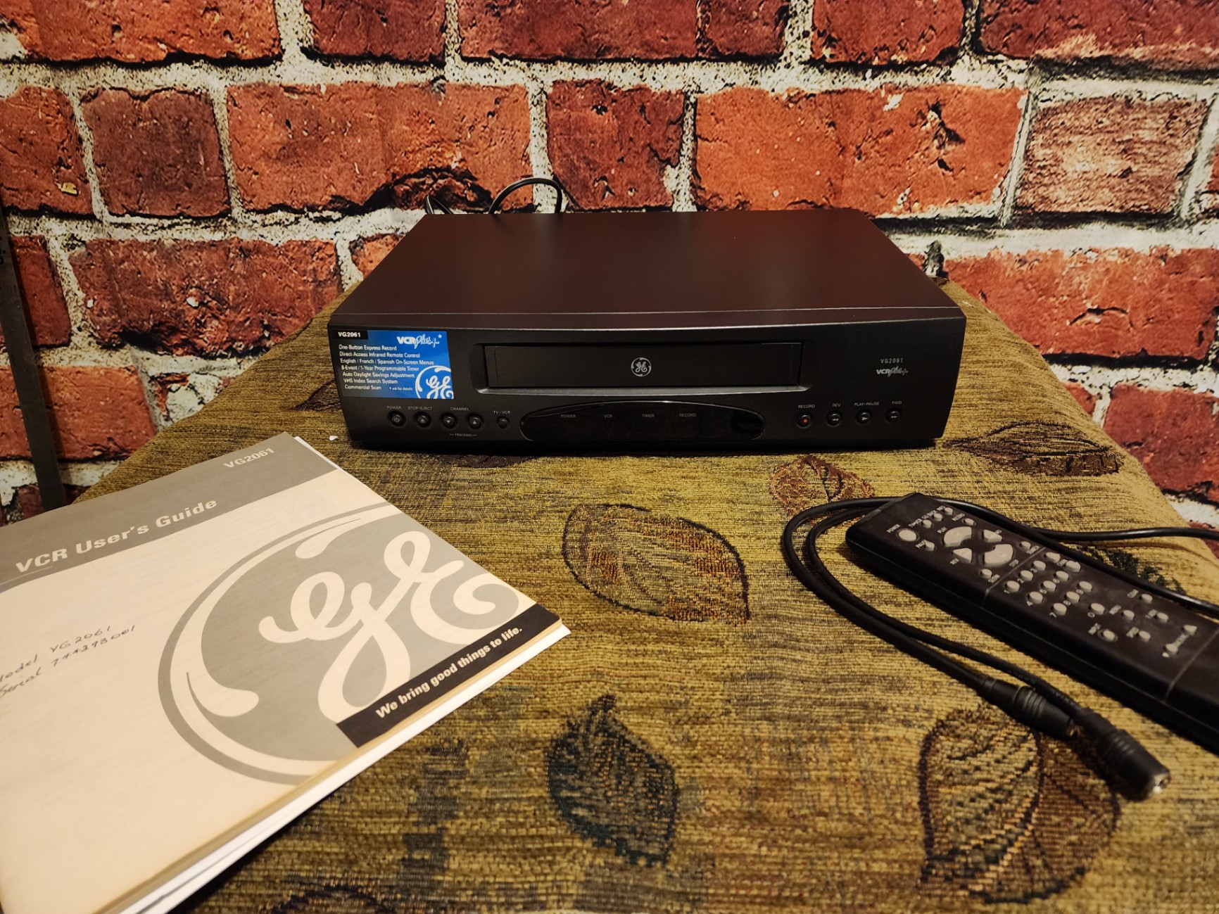 GE VG2061 VCR with remote and manual - image 1 of 15