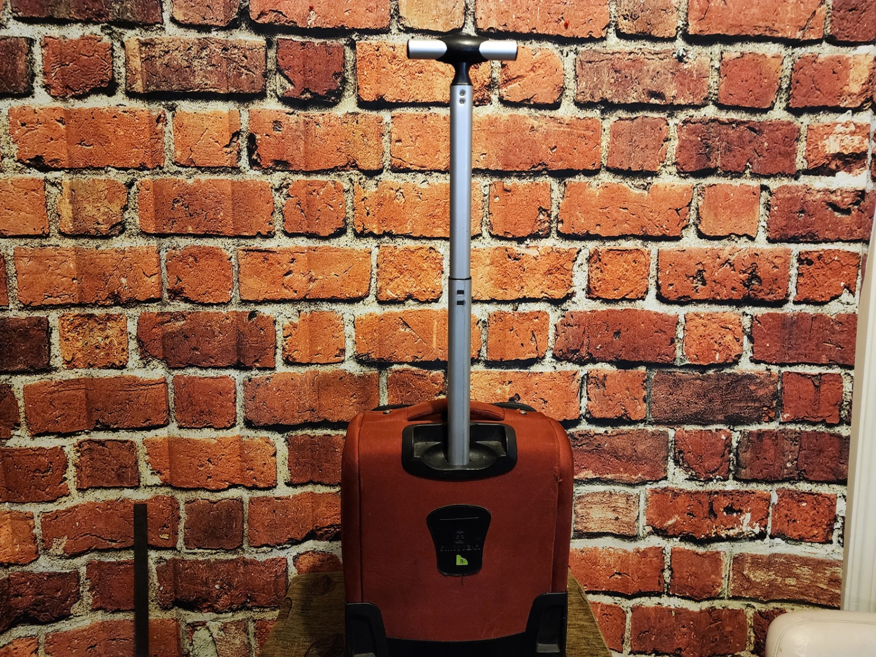 Black wheeled base, gray SwissGear red rolling suitcase - image 8 of 10
