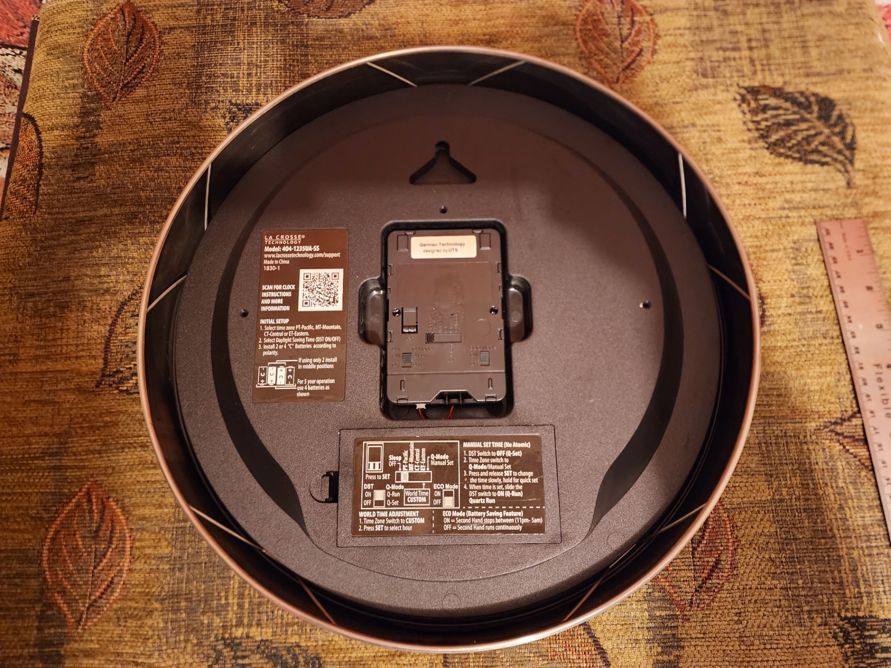 Round metal-framed wall clock - image 10 of 10