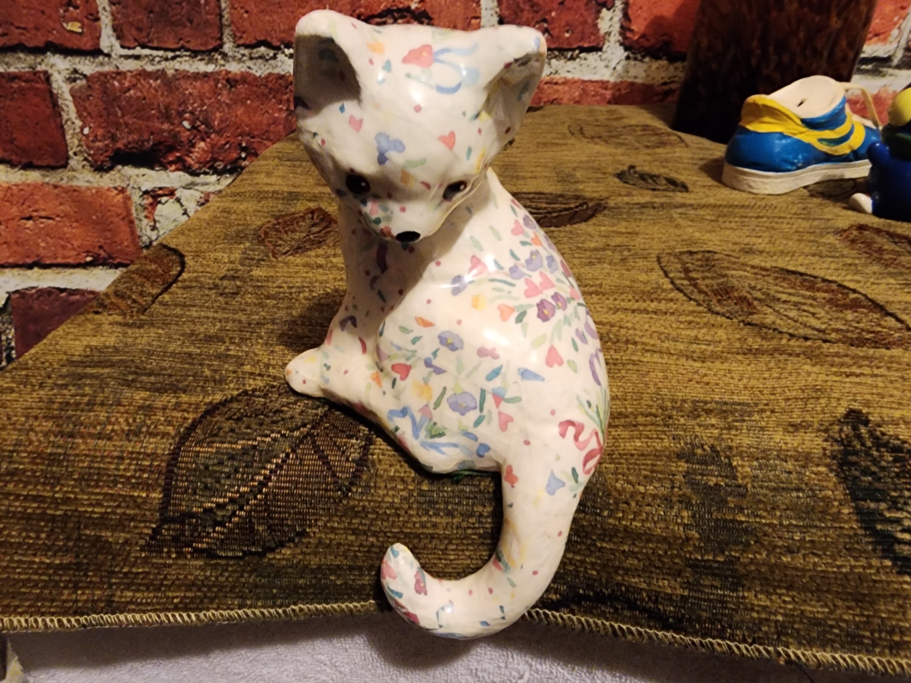 Assorted decorative figurines and small toys - image 4 of 15