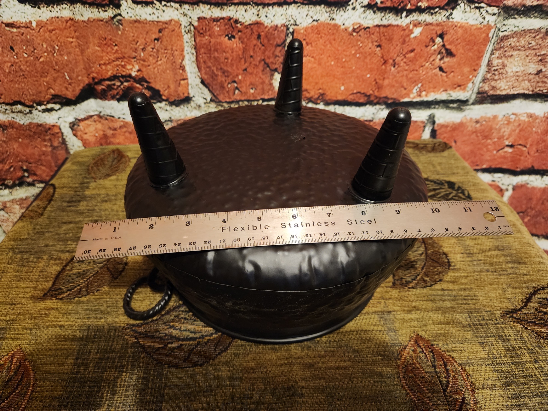 Hammered black cast iron cauldron with three legs - image 4 of 7