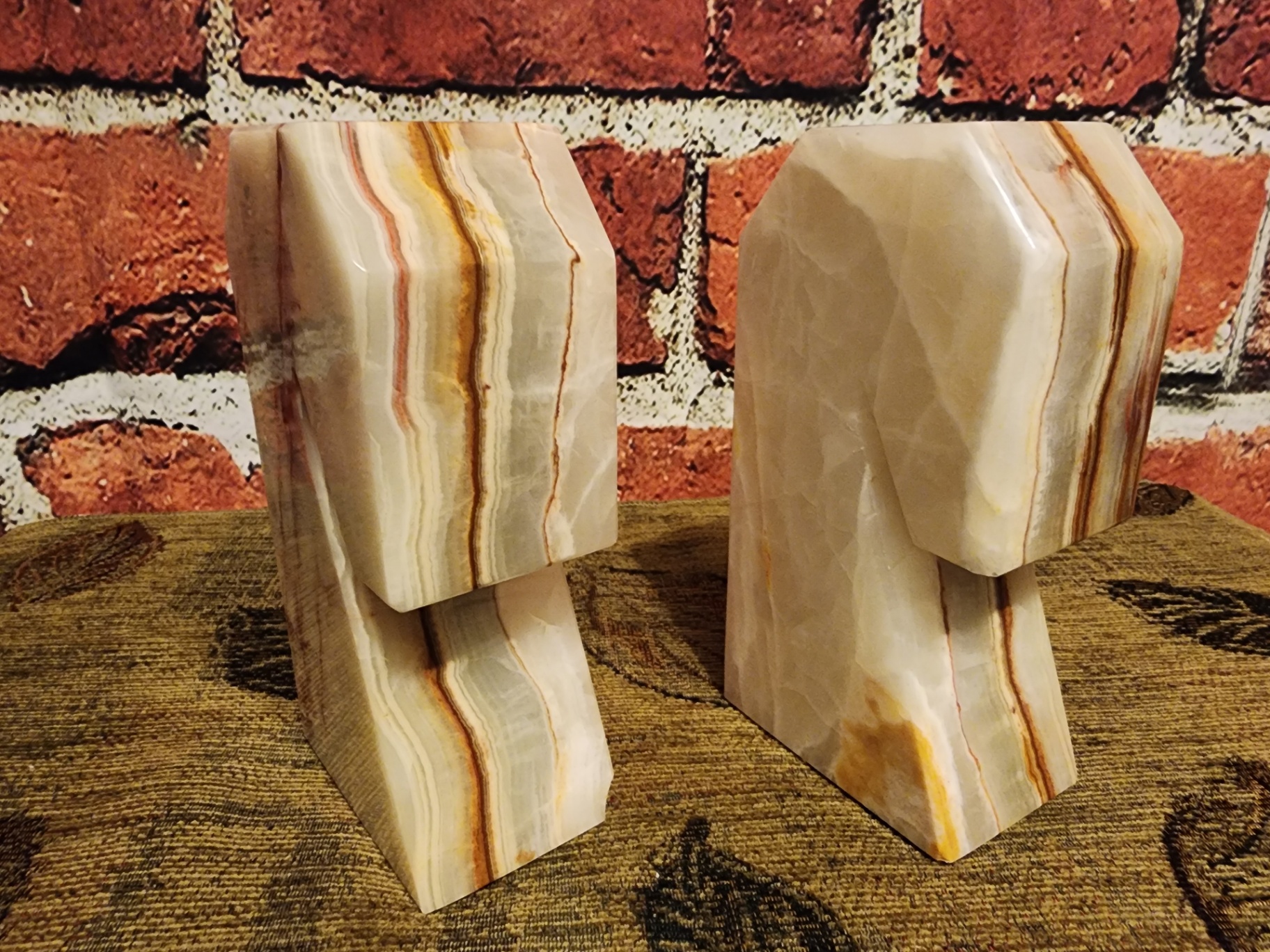 Pair of L-shaped stone bookends - image 6 of 7