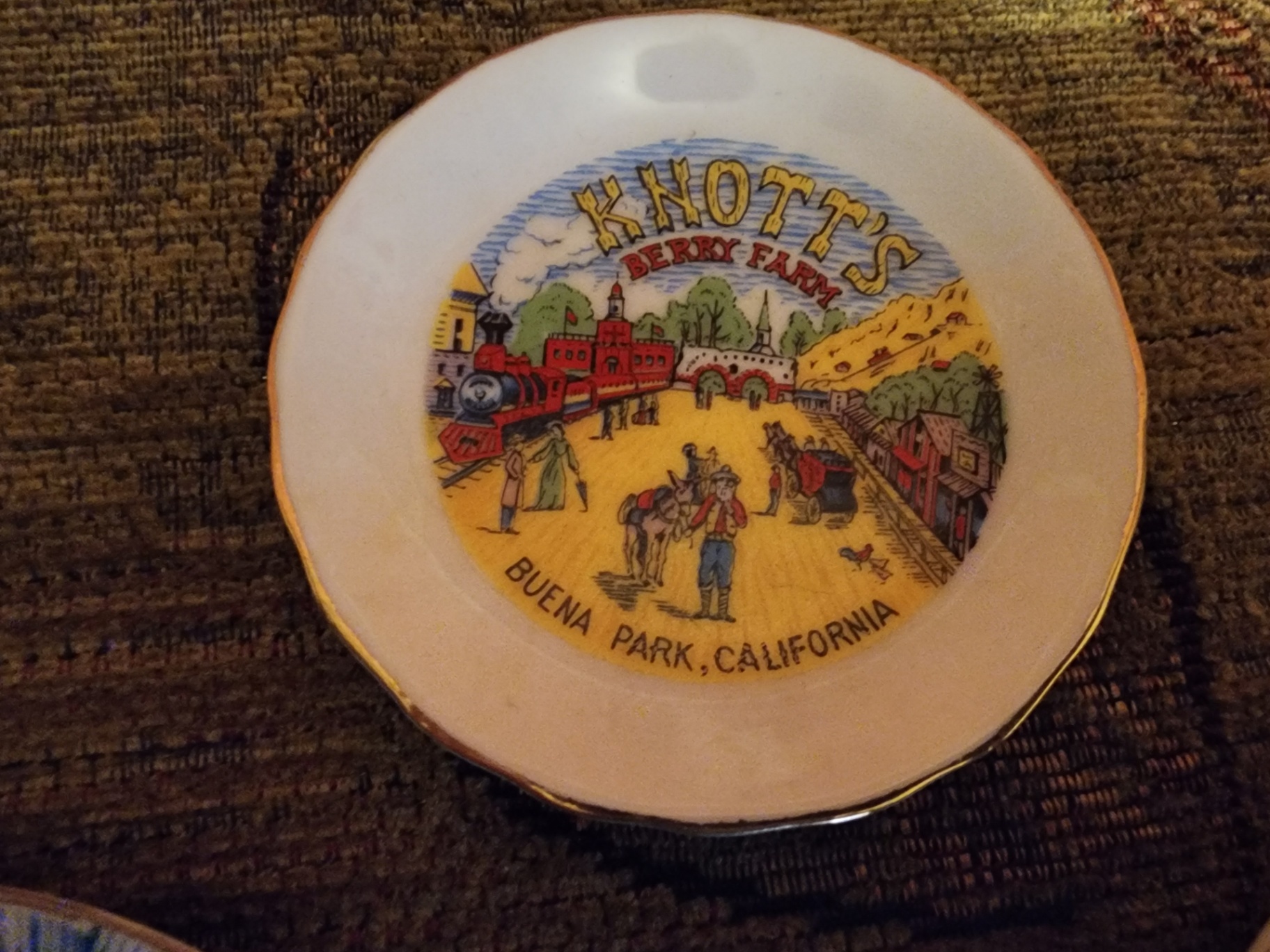 Three ceramic plates including Knott's Berry Farm souvenir plate - image 6 of 6