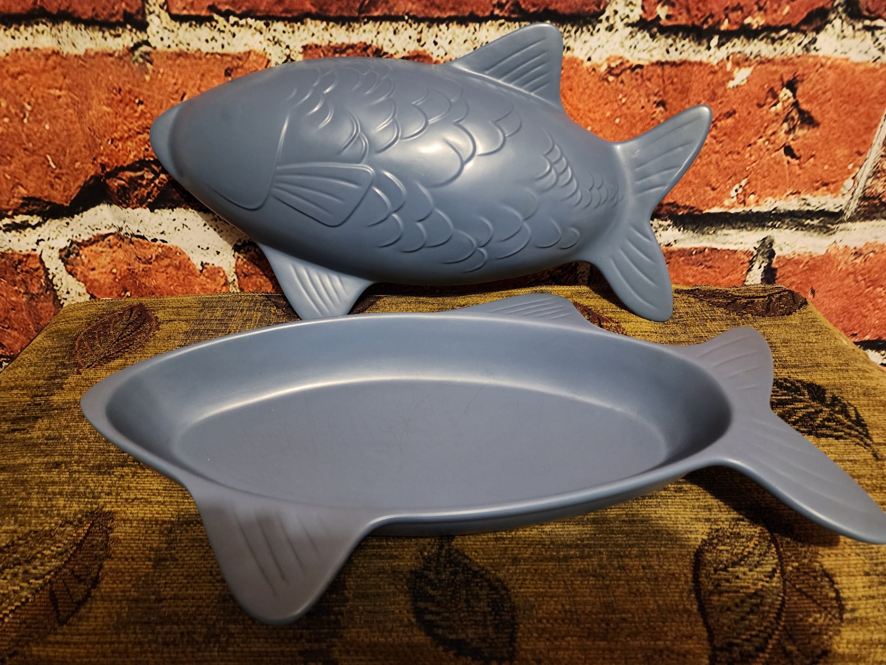 Blue fish-shaped bakeware set - image 3 of 7