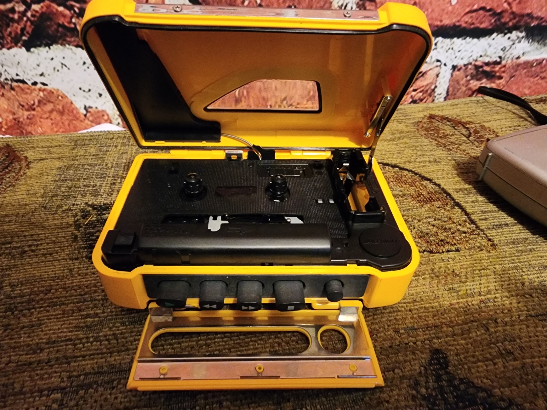 Set of vintage portable electronics and accessories - image 6 of 10