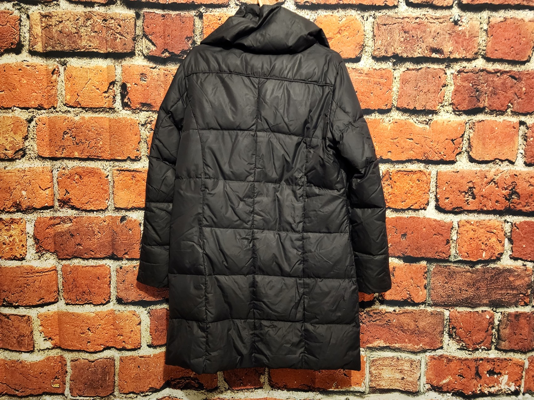 Black quilted puffer jacket - image 8 of 12