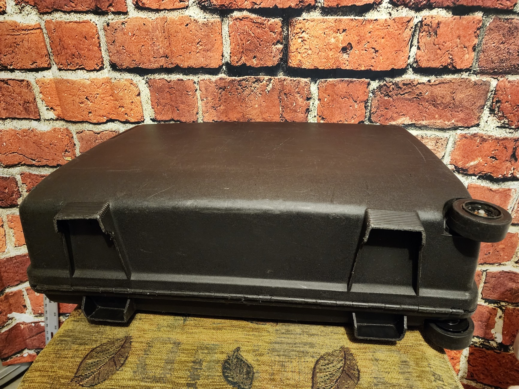 Black Samsonite hard-shell wheeled suitcase - image 7 of 11