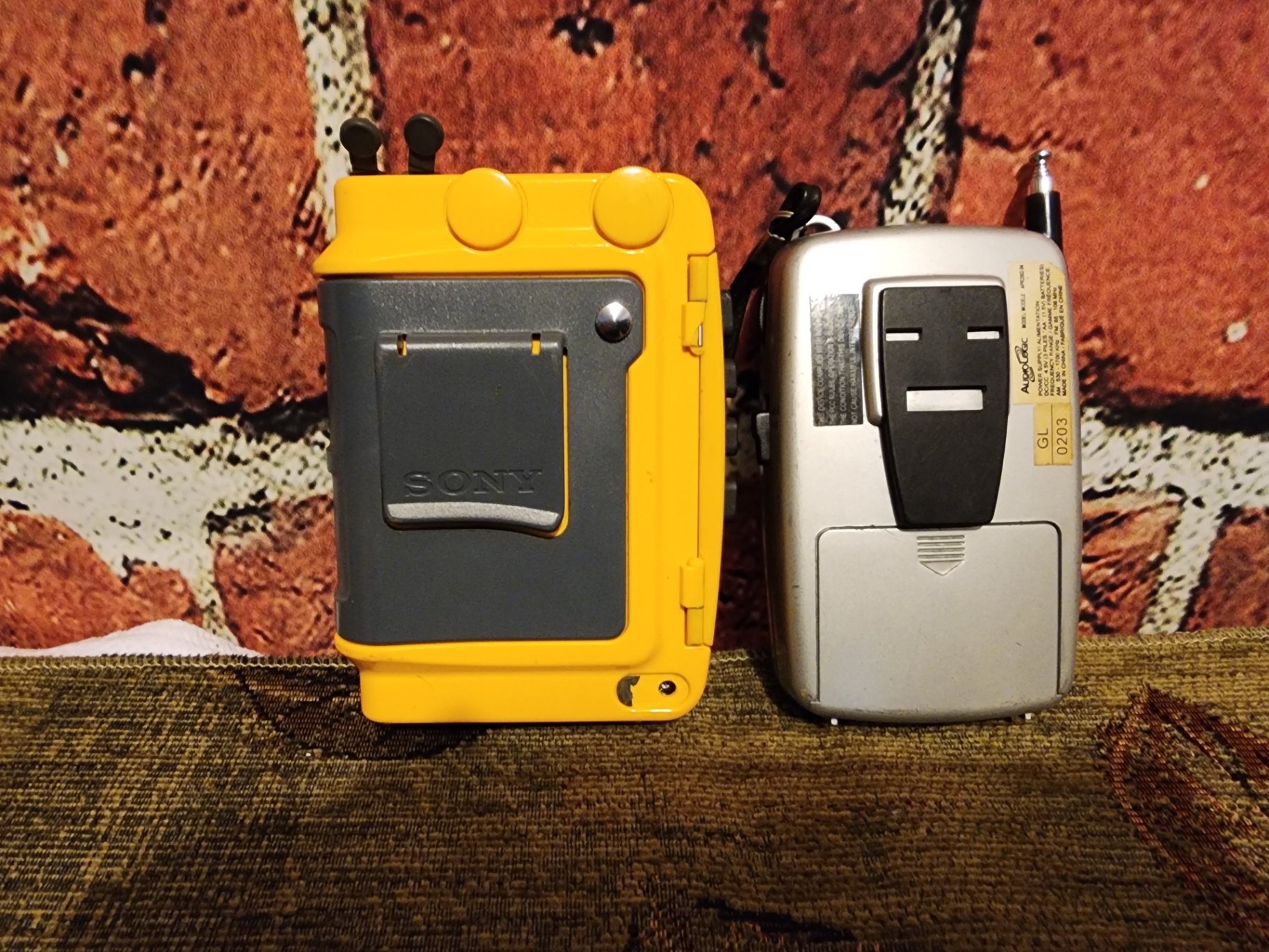 Set of vintage portable electronics and accessories - image 4 of 10
