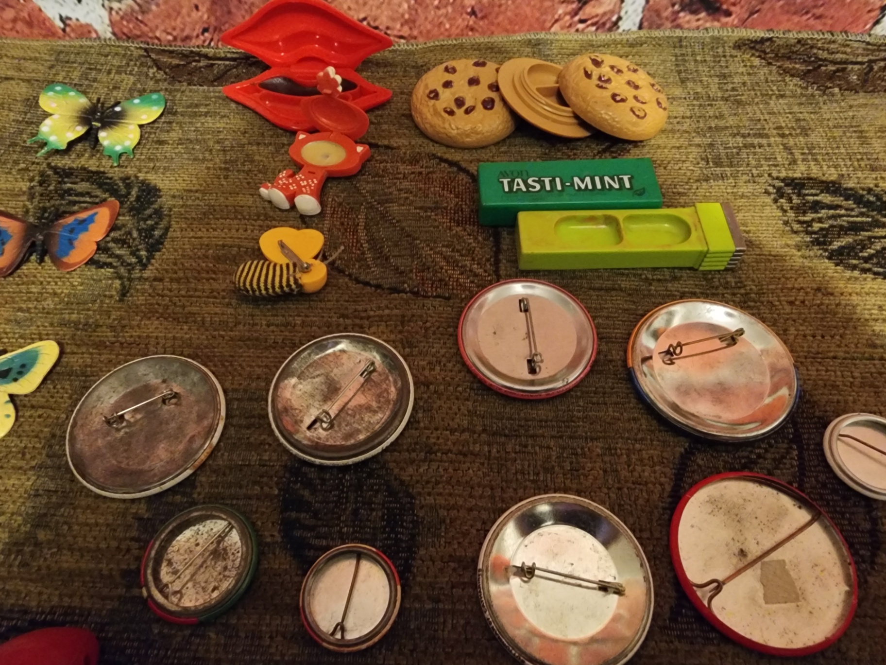 Assorted decorative pins, badges, magnets, and small trinkets - image 2 of 7