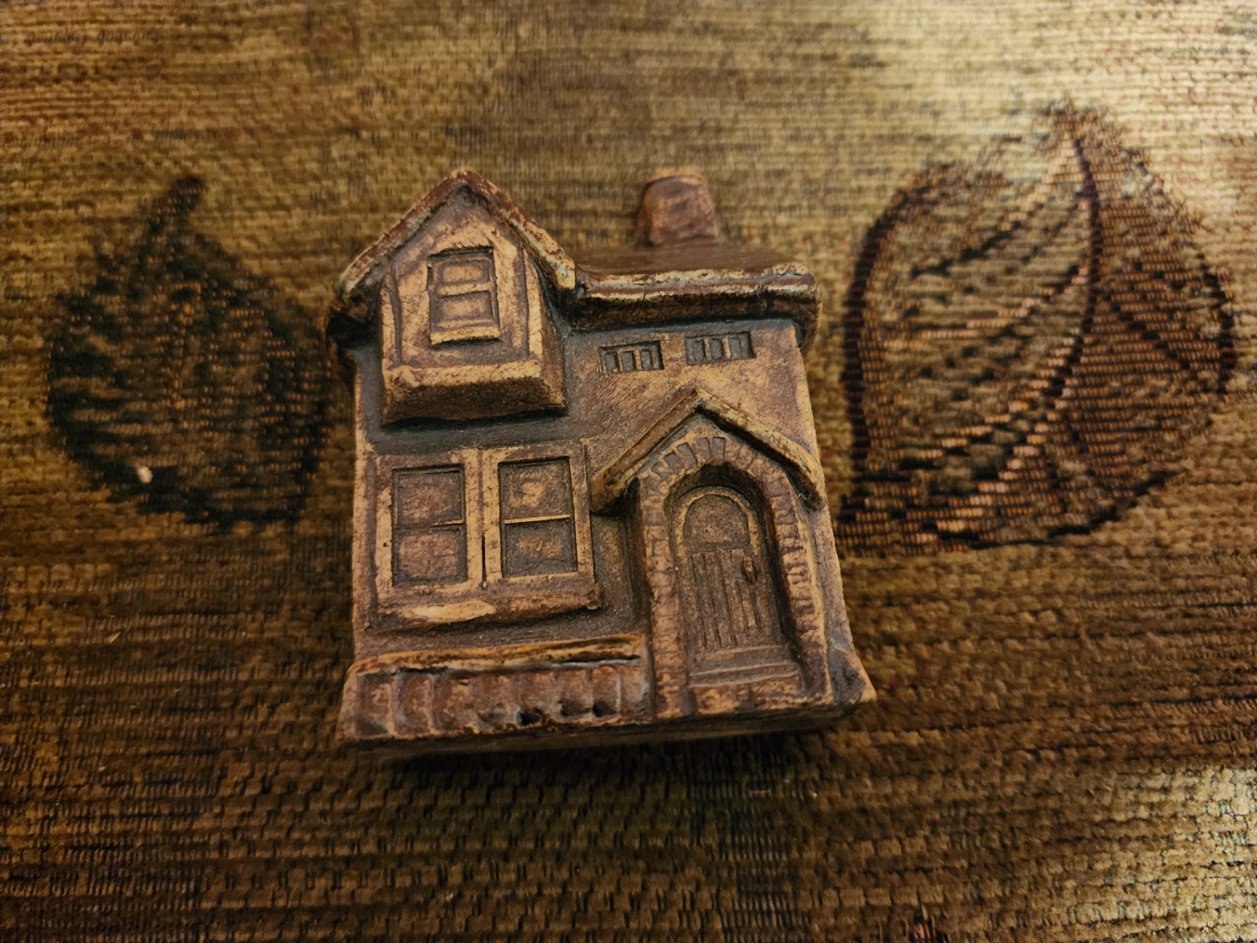 Assorted decorative tableware and small decor items - image 10 of 11