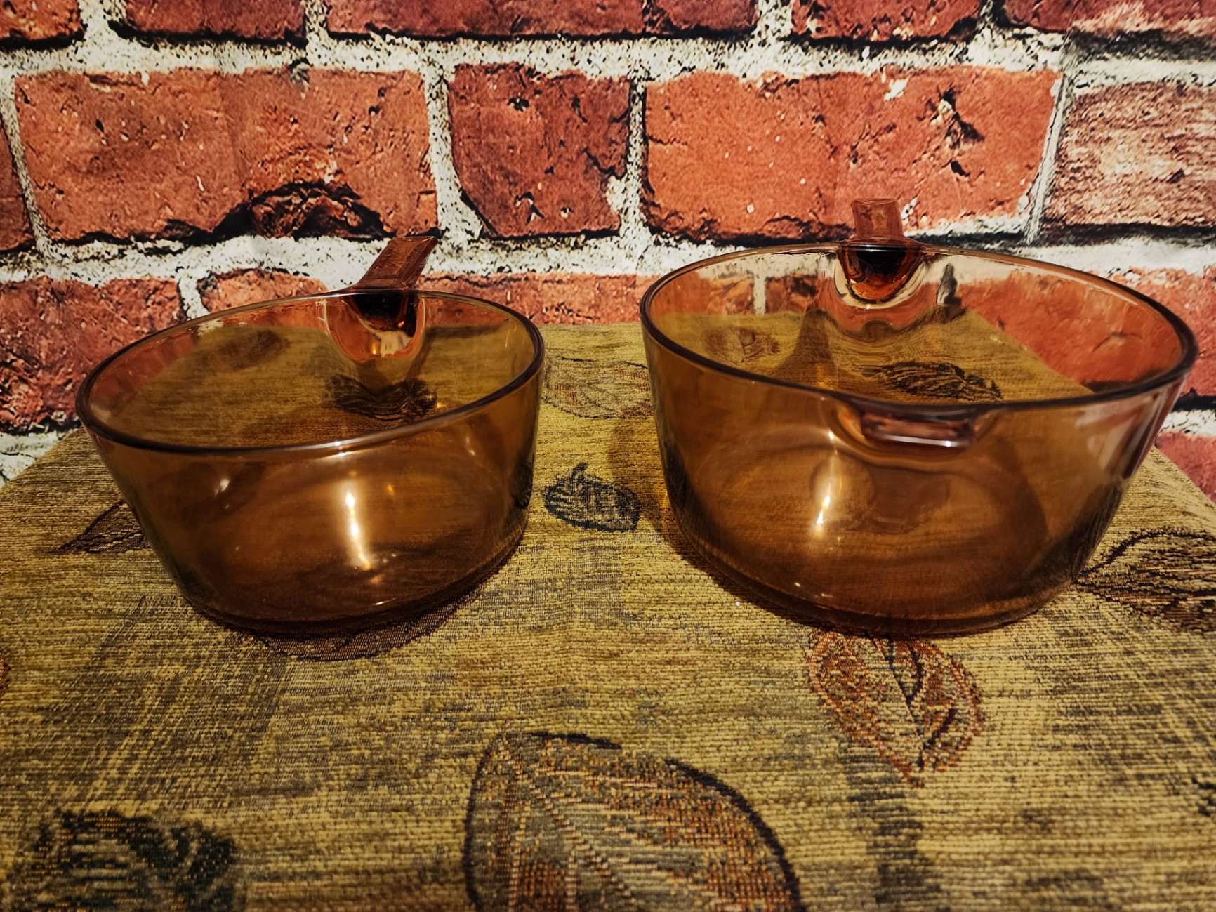 Amber glass bowls with handles - image 7 of 8
