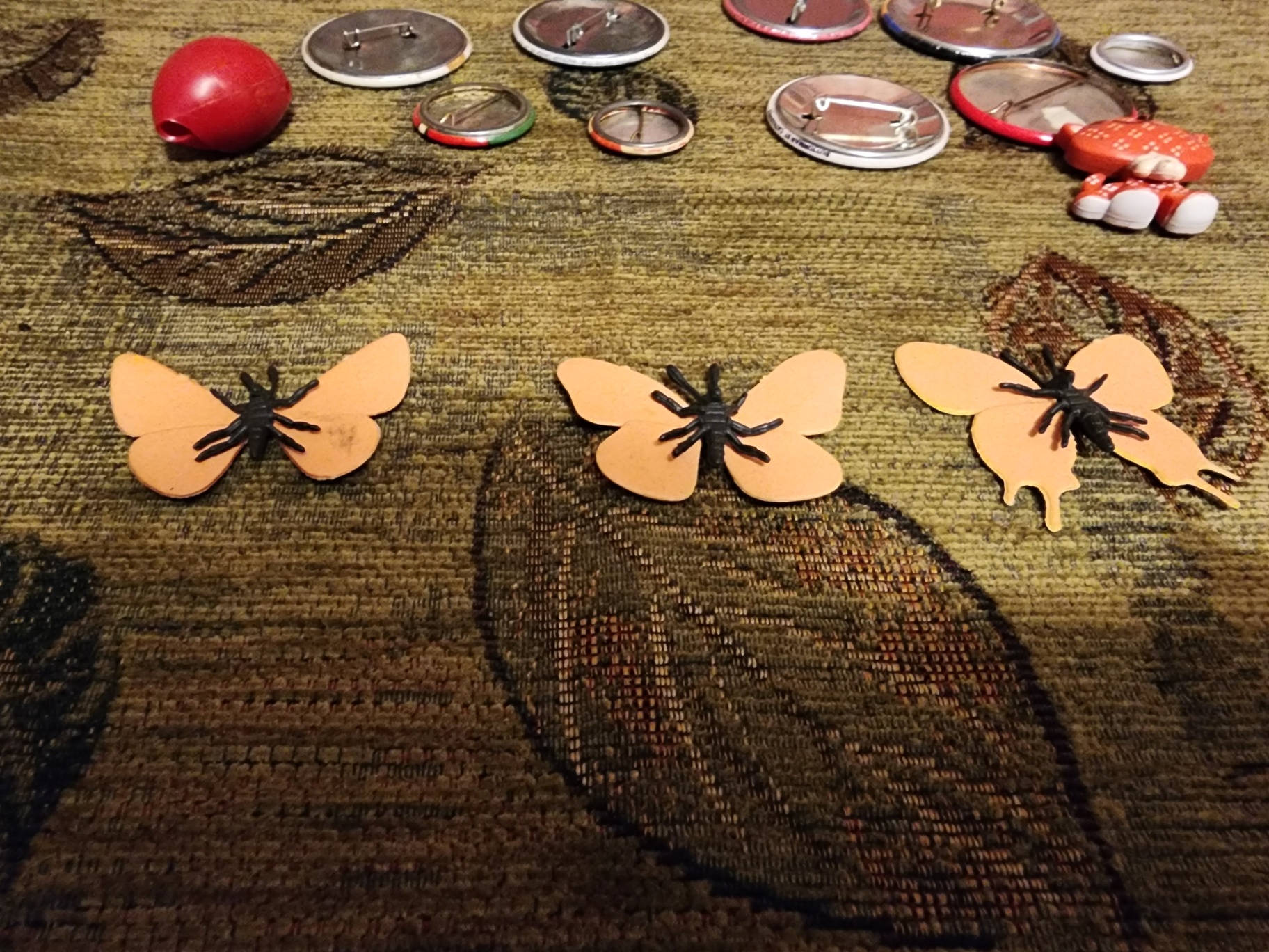 Assorted decorative pins, badges, magnets, and small trinkets - image 3 of 7