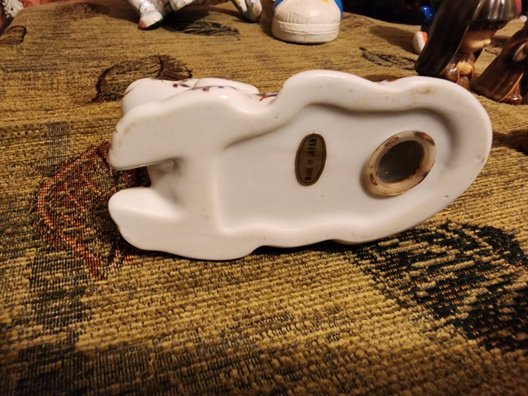 Assorted decorative figurines and small toys - image 8 of 15