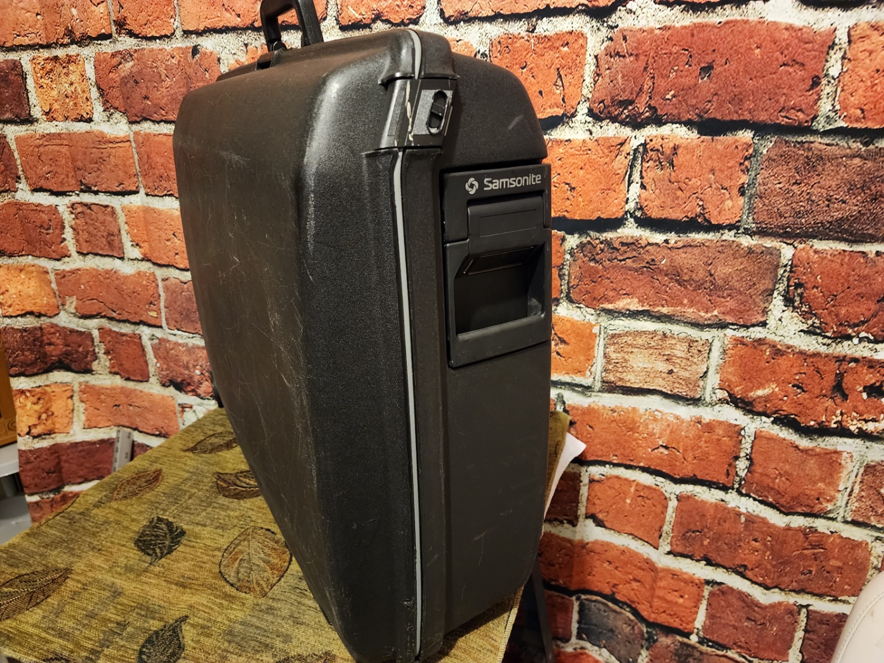 Black Samsonite hard-shell wheeled suitcase - image 3 of 11