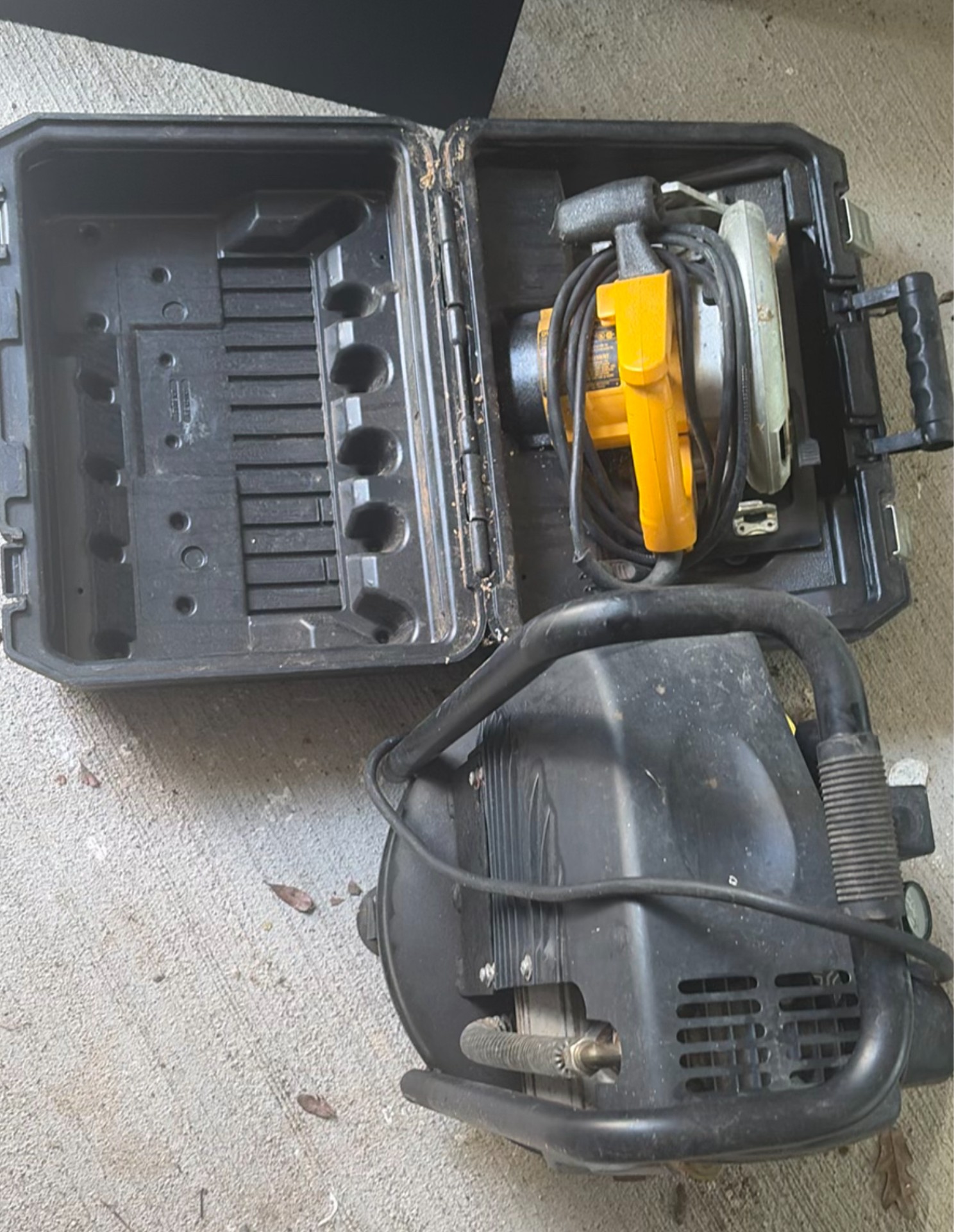 Air compressor and DeWalt circular saw with carrying cases - image 5 of 5