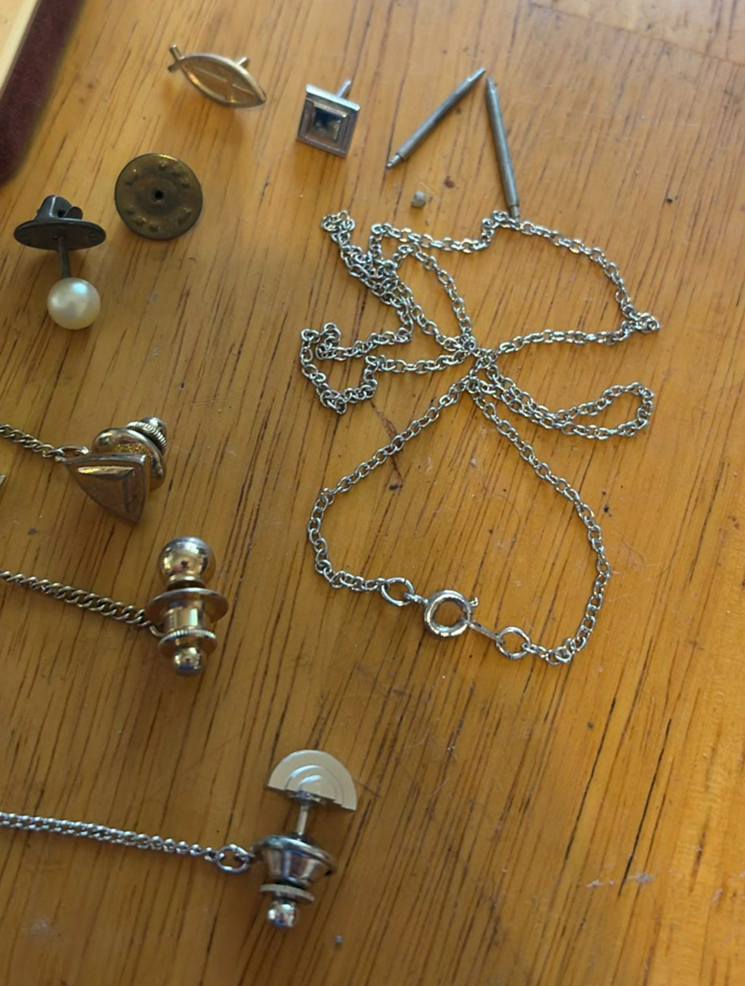 Assorted cufflinks, tie bars and jewelry pieces in a Lyntone box - image 5 of 6