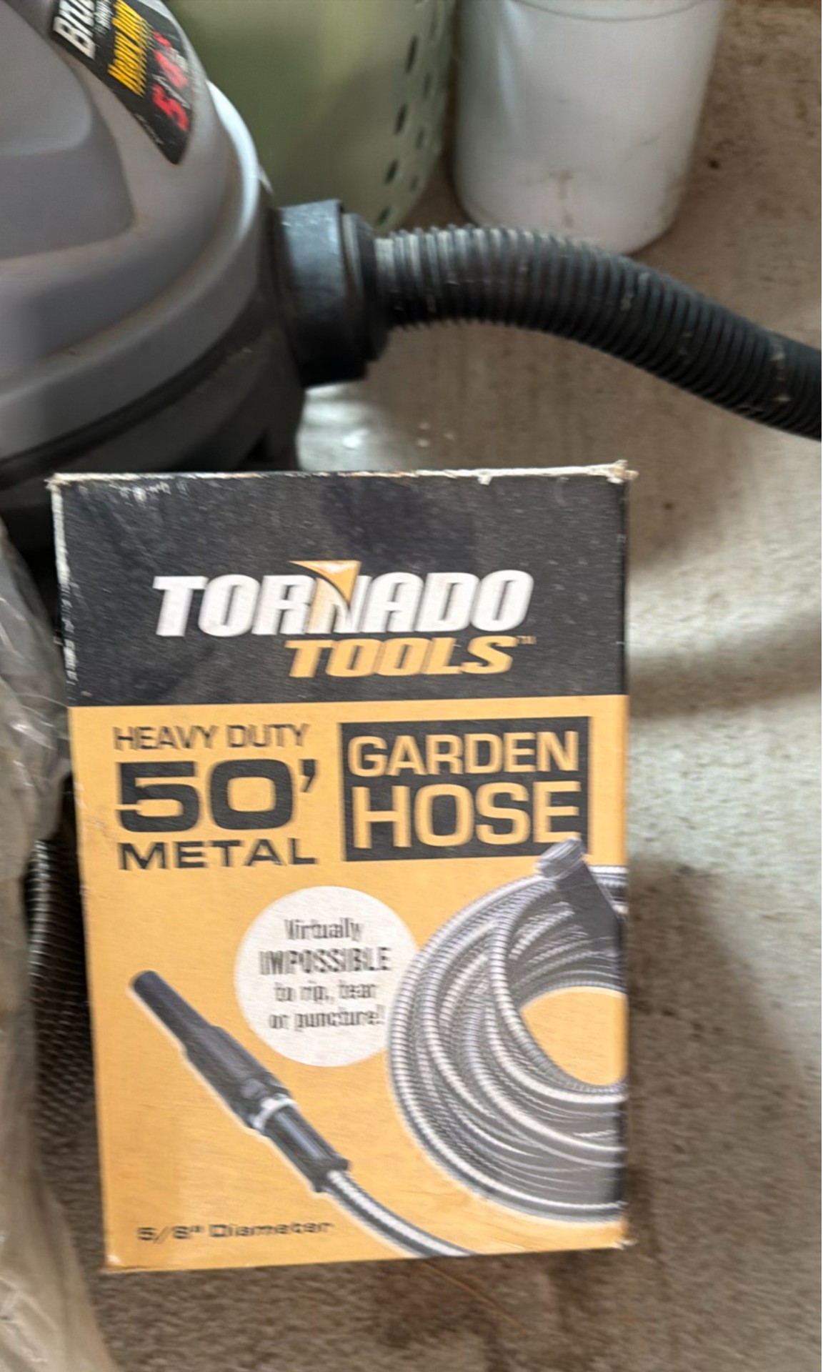 Wet-dry vacuum with hoses and garden hose accessories - image 4 of 6