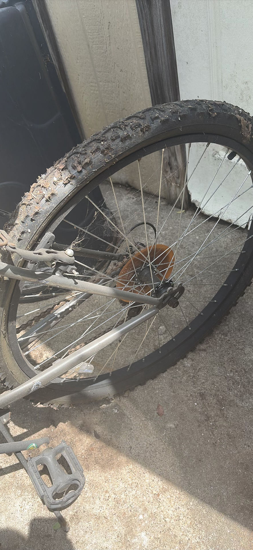 Roadmaster mountain bicycle with triple crankset - image 7 of 7