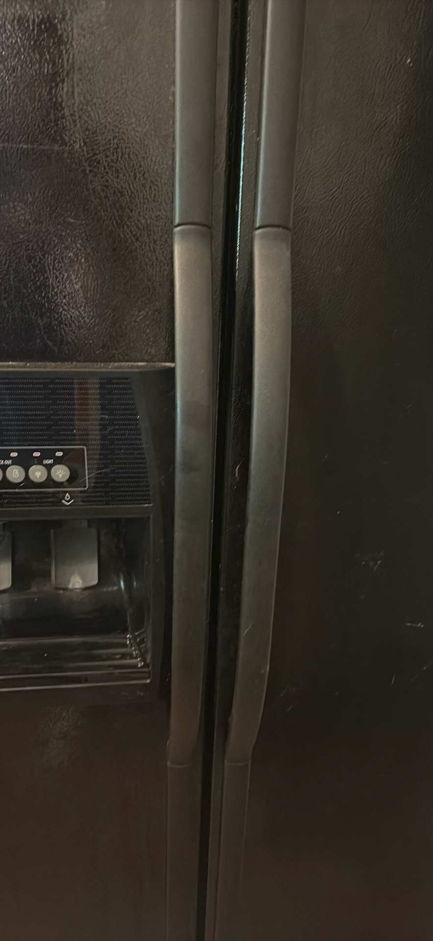 Whirlpool side-by-side refrigerator with ice and water dispenser - image 4 of 9