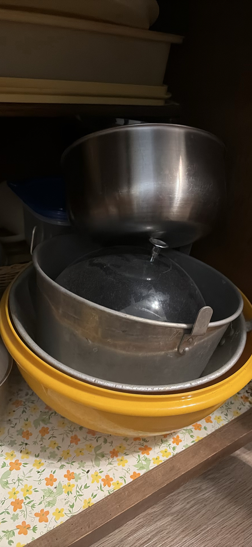 Assorted metal cookware and kitchenware - image 9 of 11