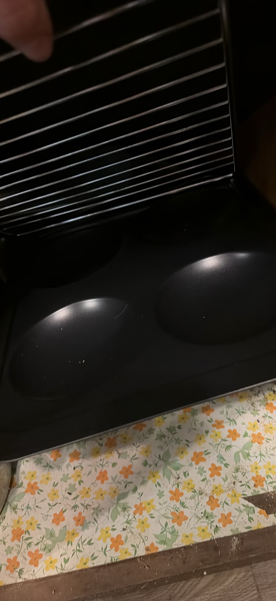 Assorted kitchen cookware and accessories - image 6 of 9
