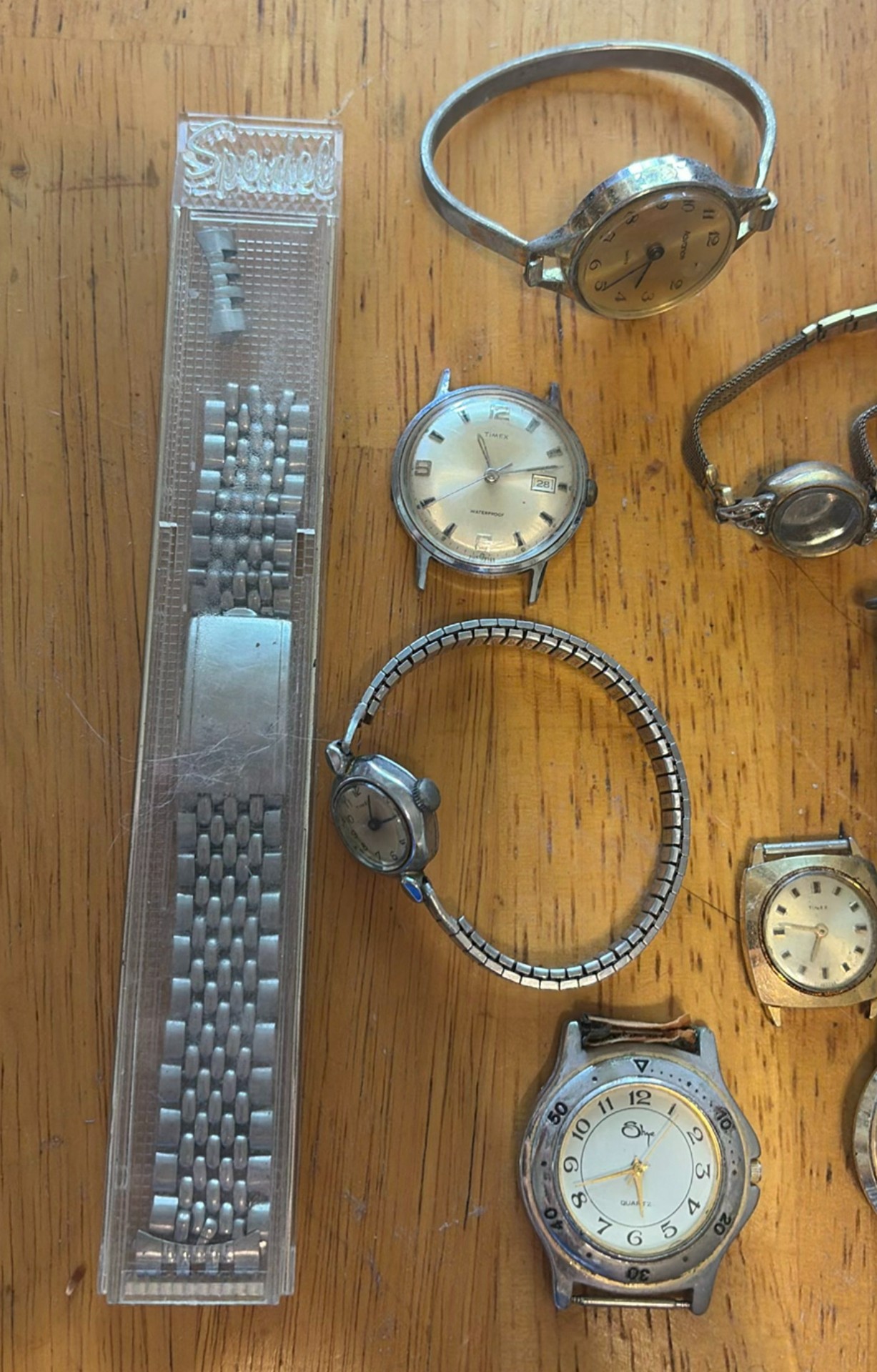 Assorted vintage watches and metal jewelry - image 3 of 8