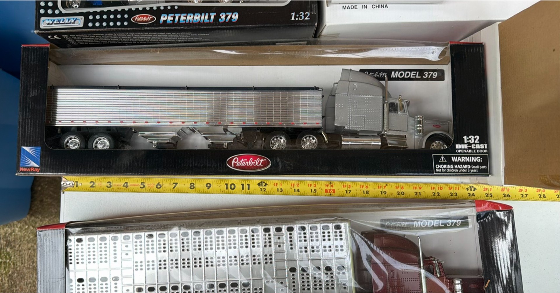 Scale-model toy trucks and construction equipment - image 3 of 7