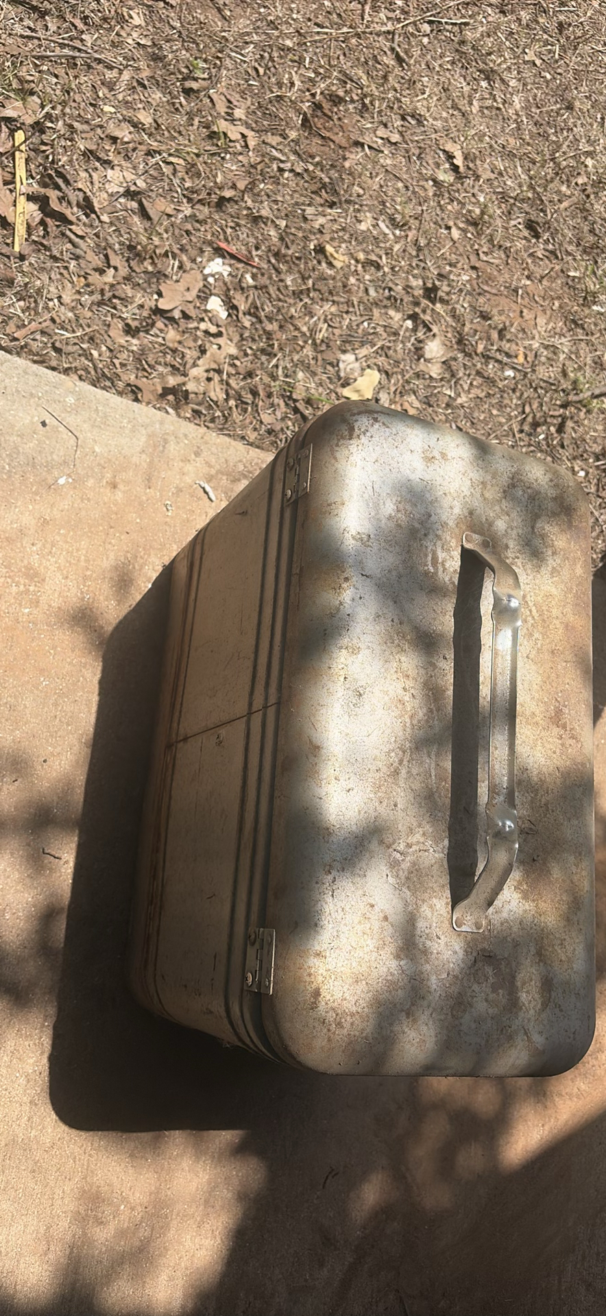 Metal lunch box with carrying handle - image 7 of 7