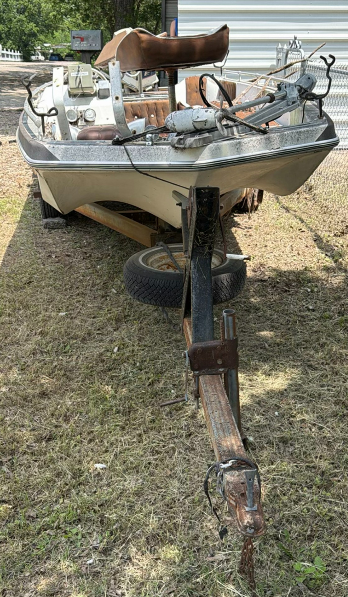 Aluminum fishing boat on trailer with outboard motor - image 2 of 9