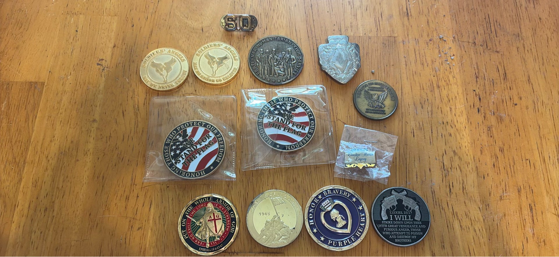 Military-themed collectible coins, medallions, patches, and pins - image 1 of 7
