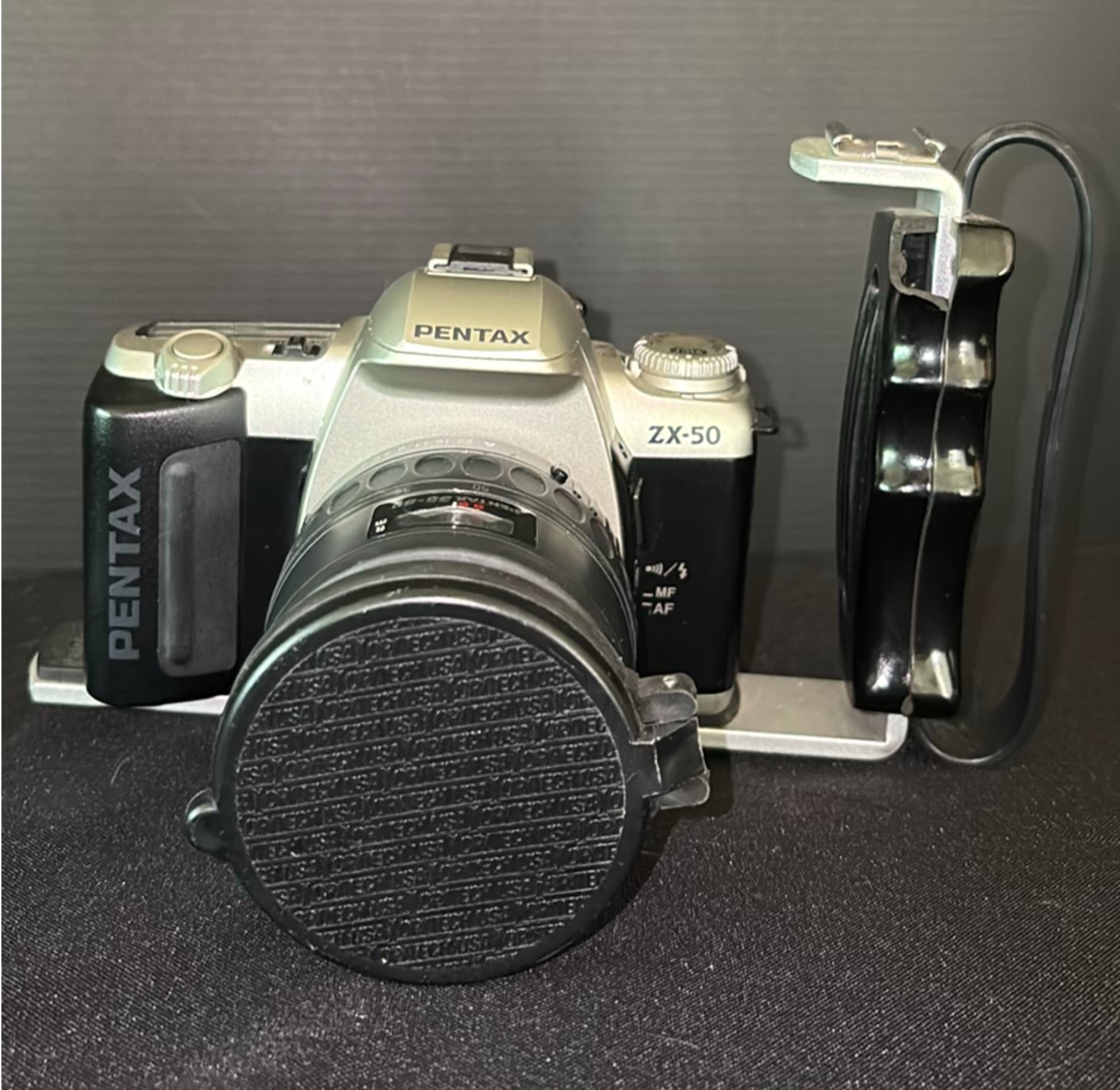 Collection of vintage film and digital cameras - image 8 of 11