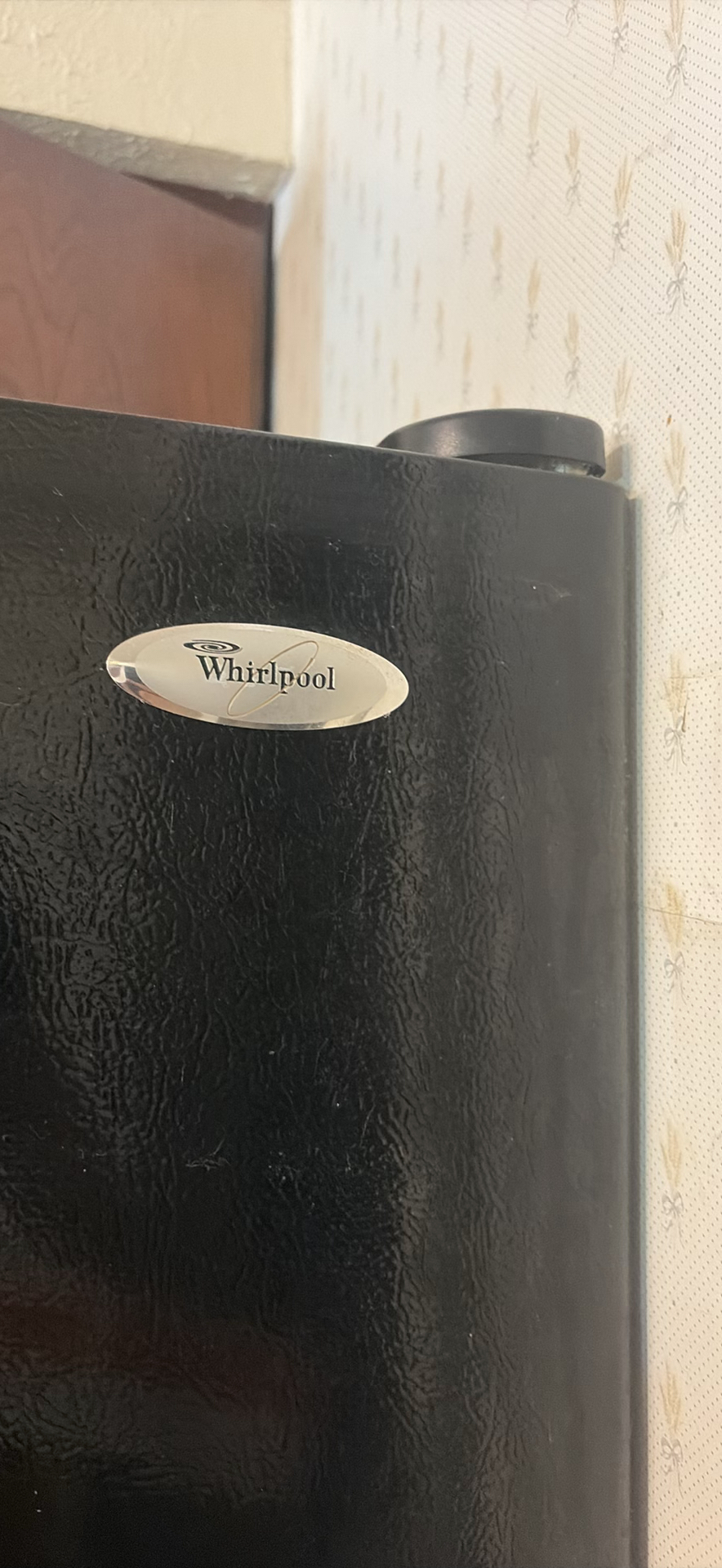 Whirlpool side-by-side refrigerator with ice and water dispenser - image 3 of 9