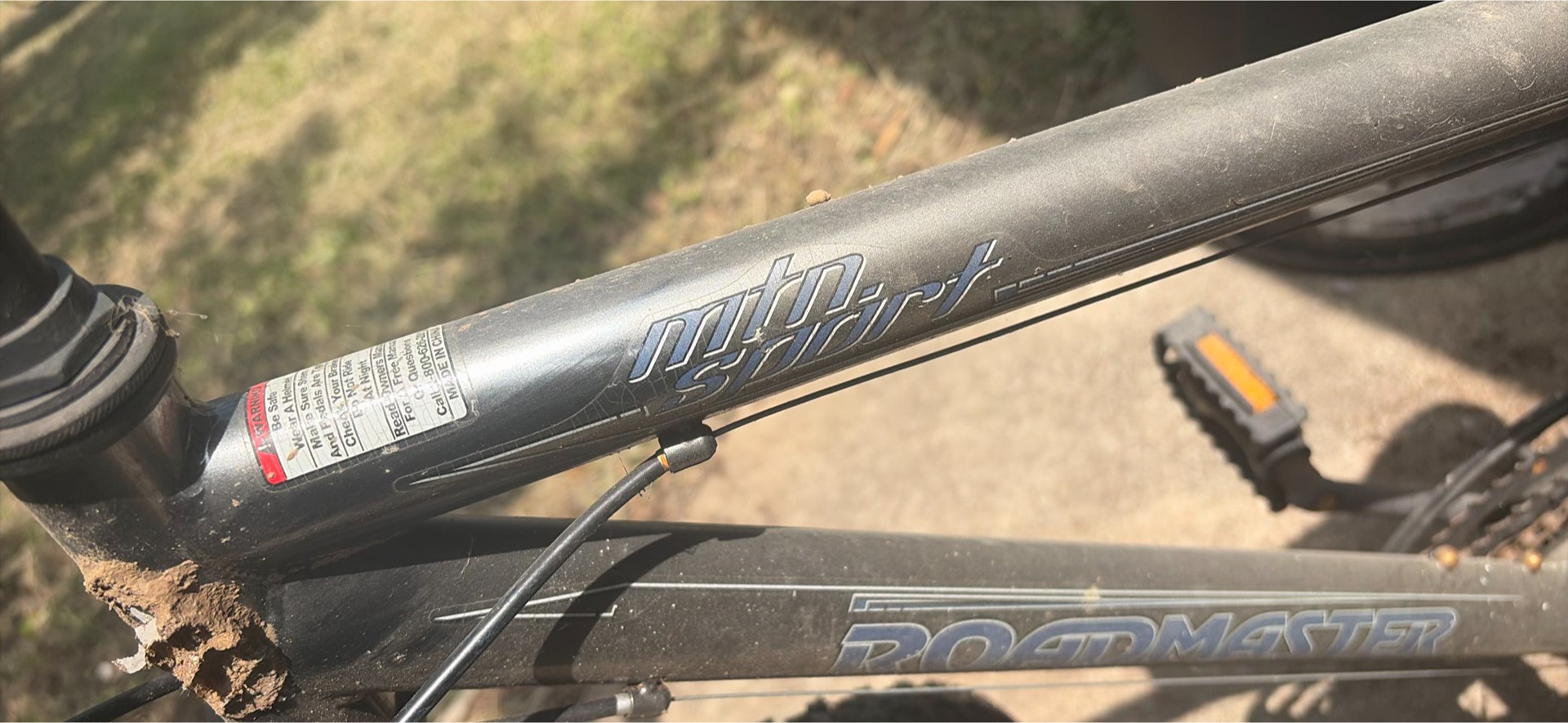 Roadmaster mountain bicycle with triple crankset - image 4 of 7