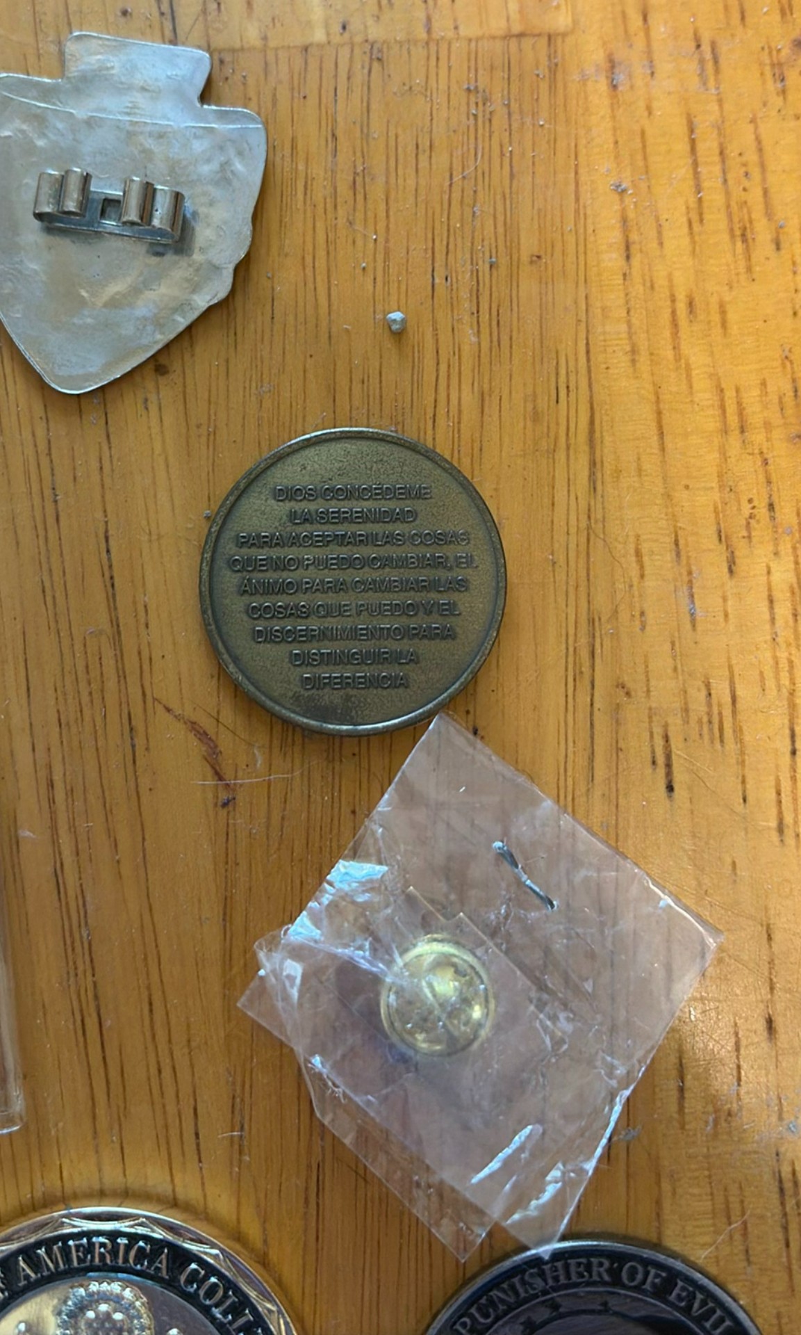 Military-themed collectible coins, medallions, patches, and pins - image 7 of 7