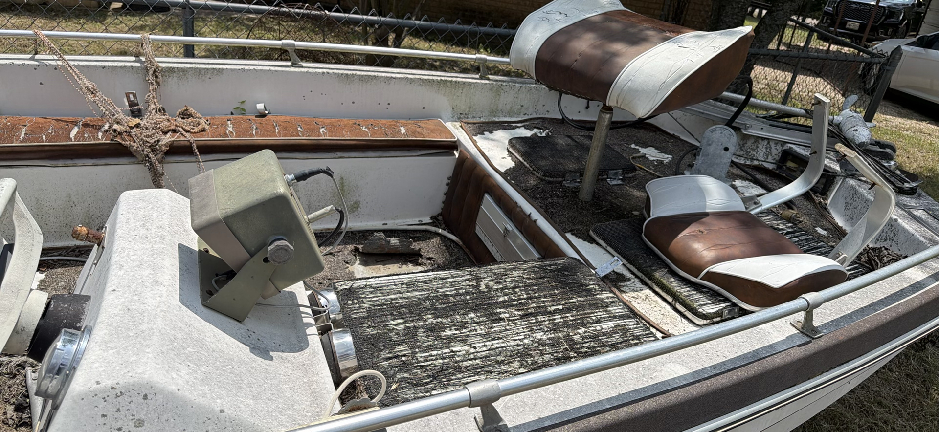 Aluminum fishing boat on trailer with outboard motor - image 5 of 9