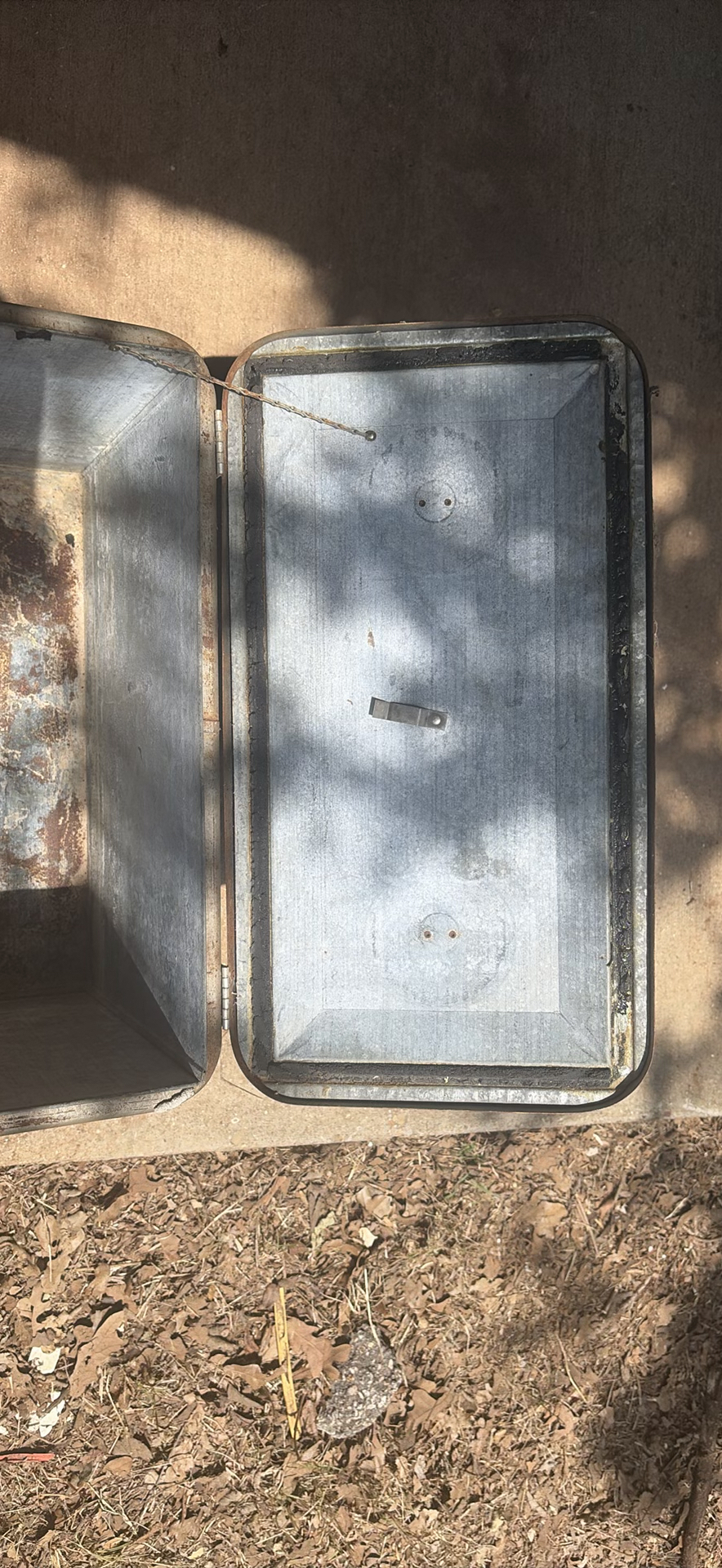 Metal lunch box with carrying handle - image 5 of 7