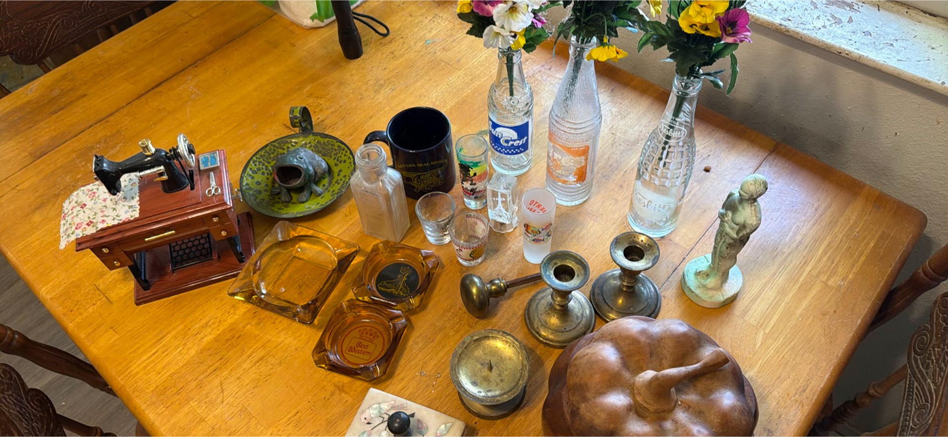 Assorted vintage glass, décor, and a miniature sewing machine - image 1 of 9