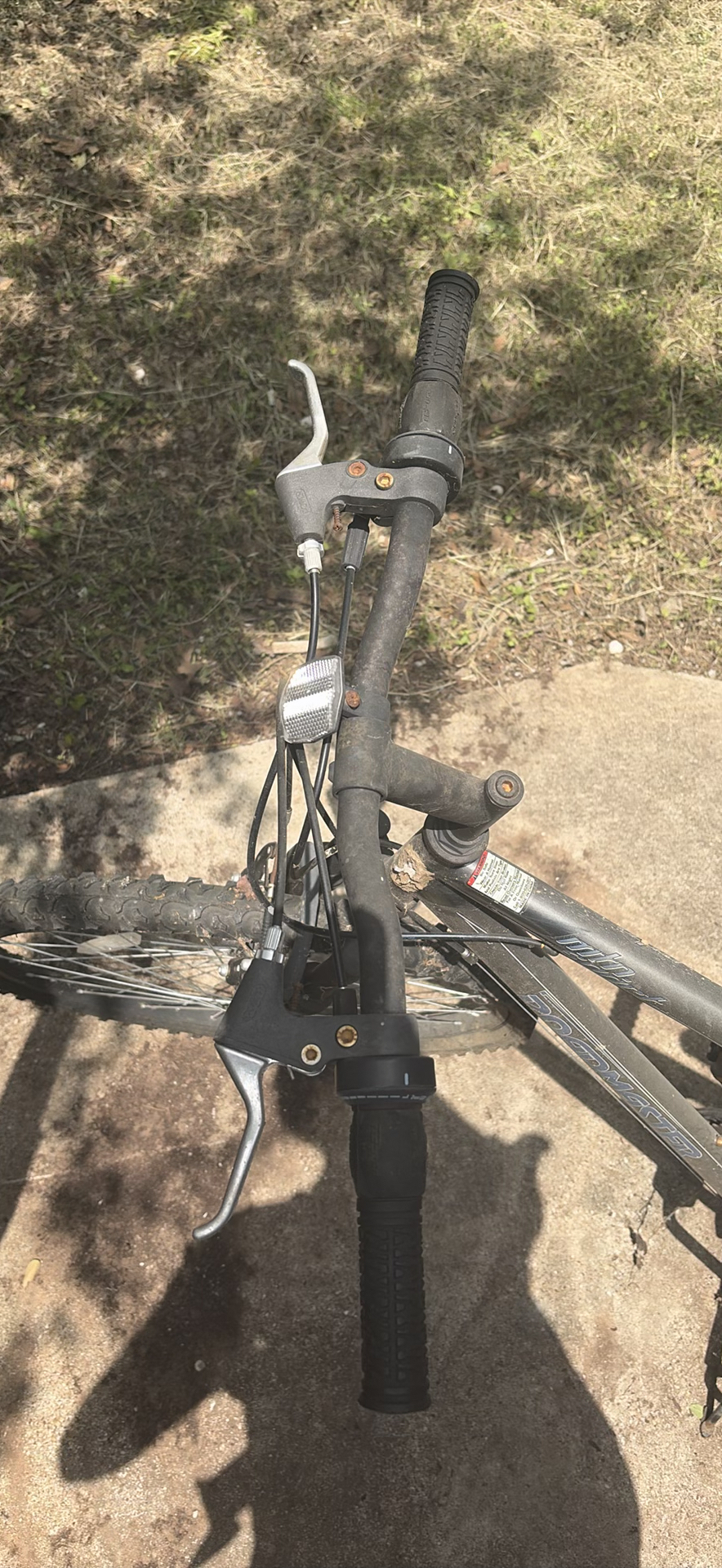 Roadmaster mountain bicycle with triple crankset - image 5 of 7
