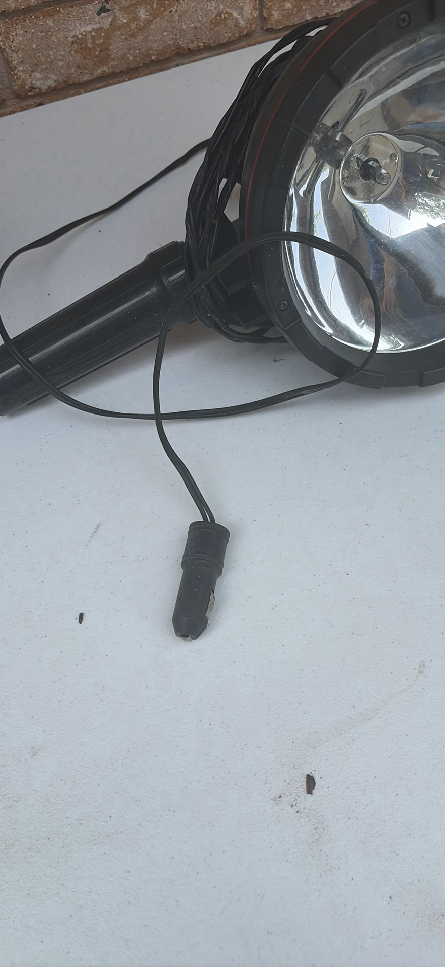 Brinks single-head halogen floodlight with motion activation and its box - image 4 of 4
