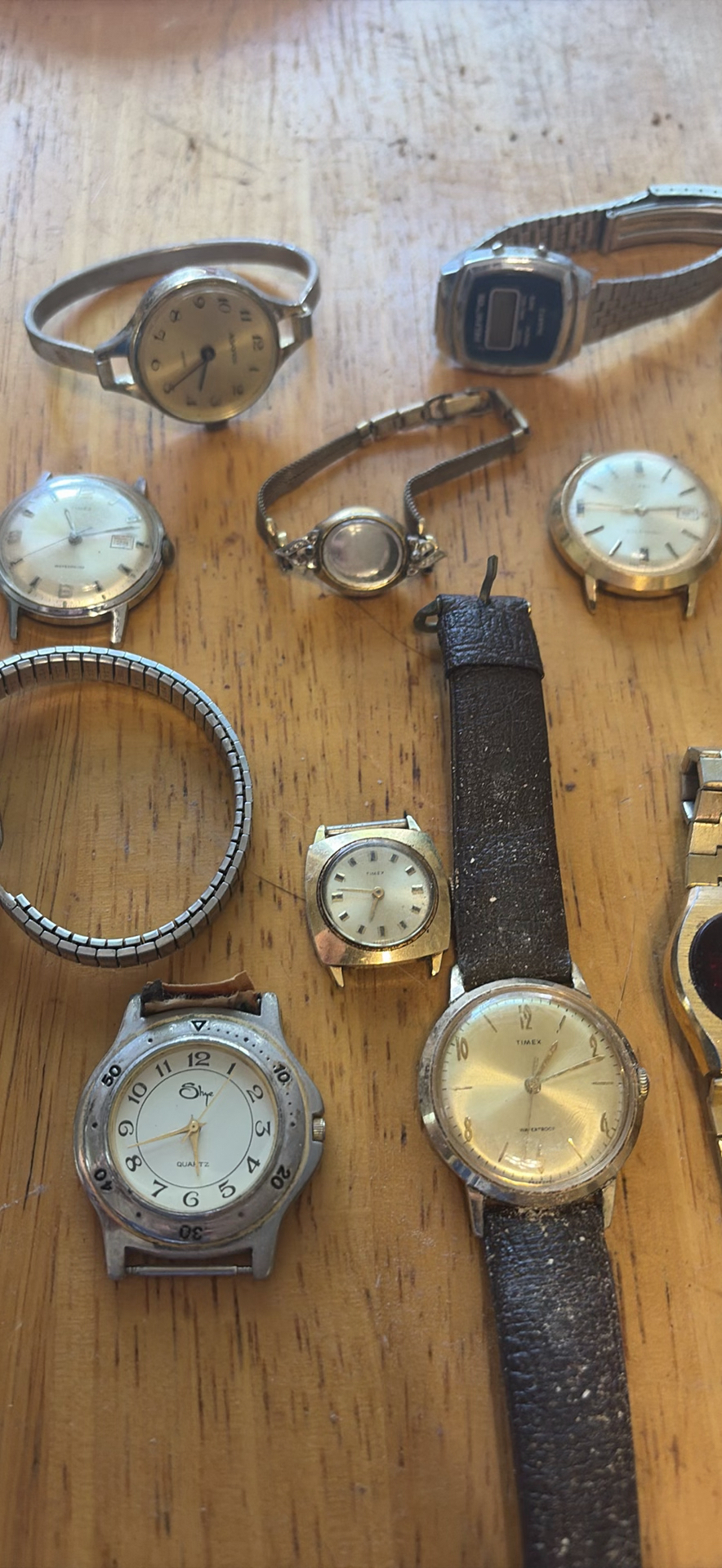 Assorted vintage watches and metal jewelry - image 4 of 8